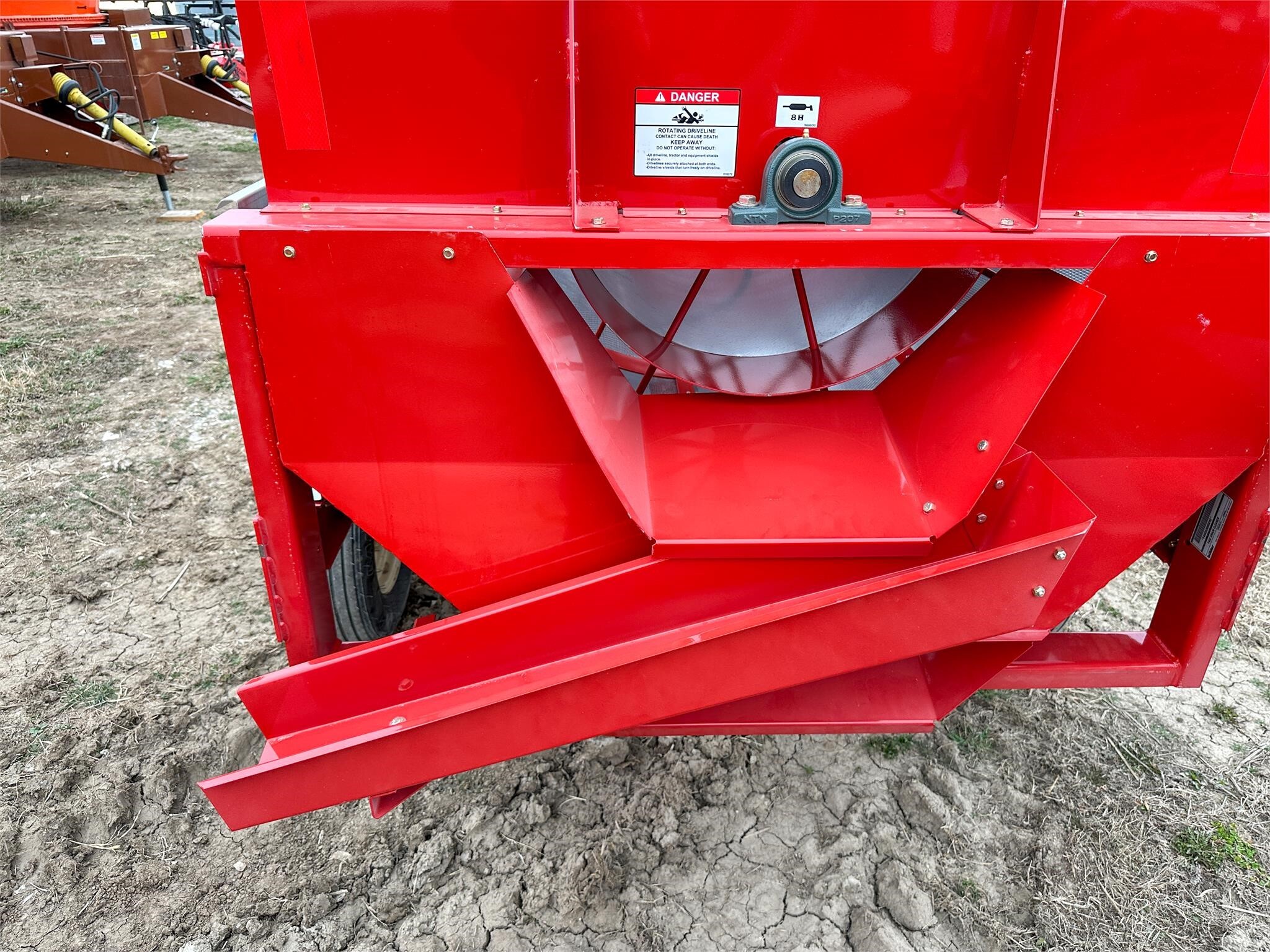 2026 Farm King Y482 Grain Cleaner