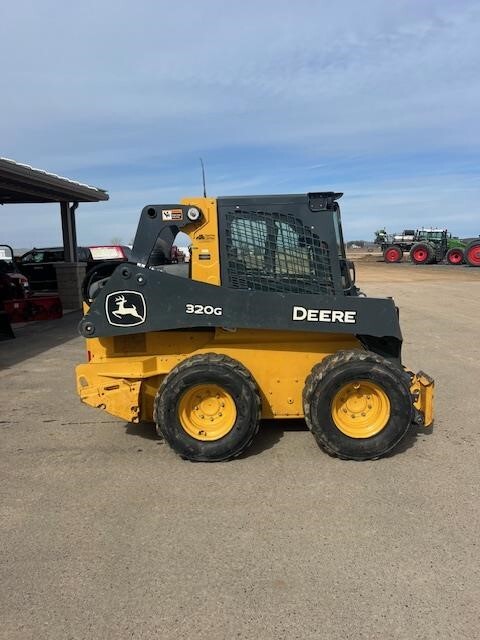 2021 Deere 320G Skid Steer