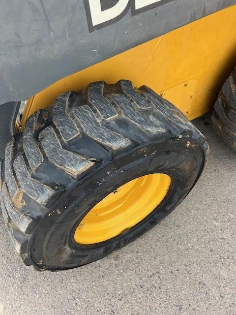 2021 Deere 320G Skid Steer