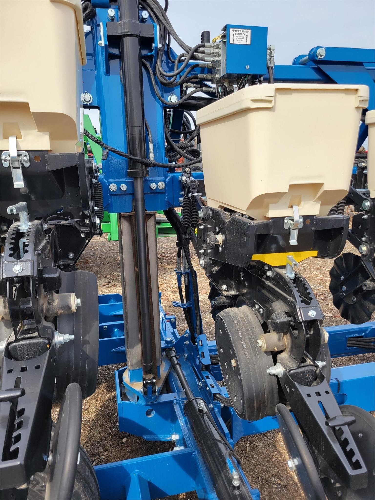 2022 Kinze 3605 Planter 105,000 Machinery Pete