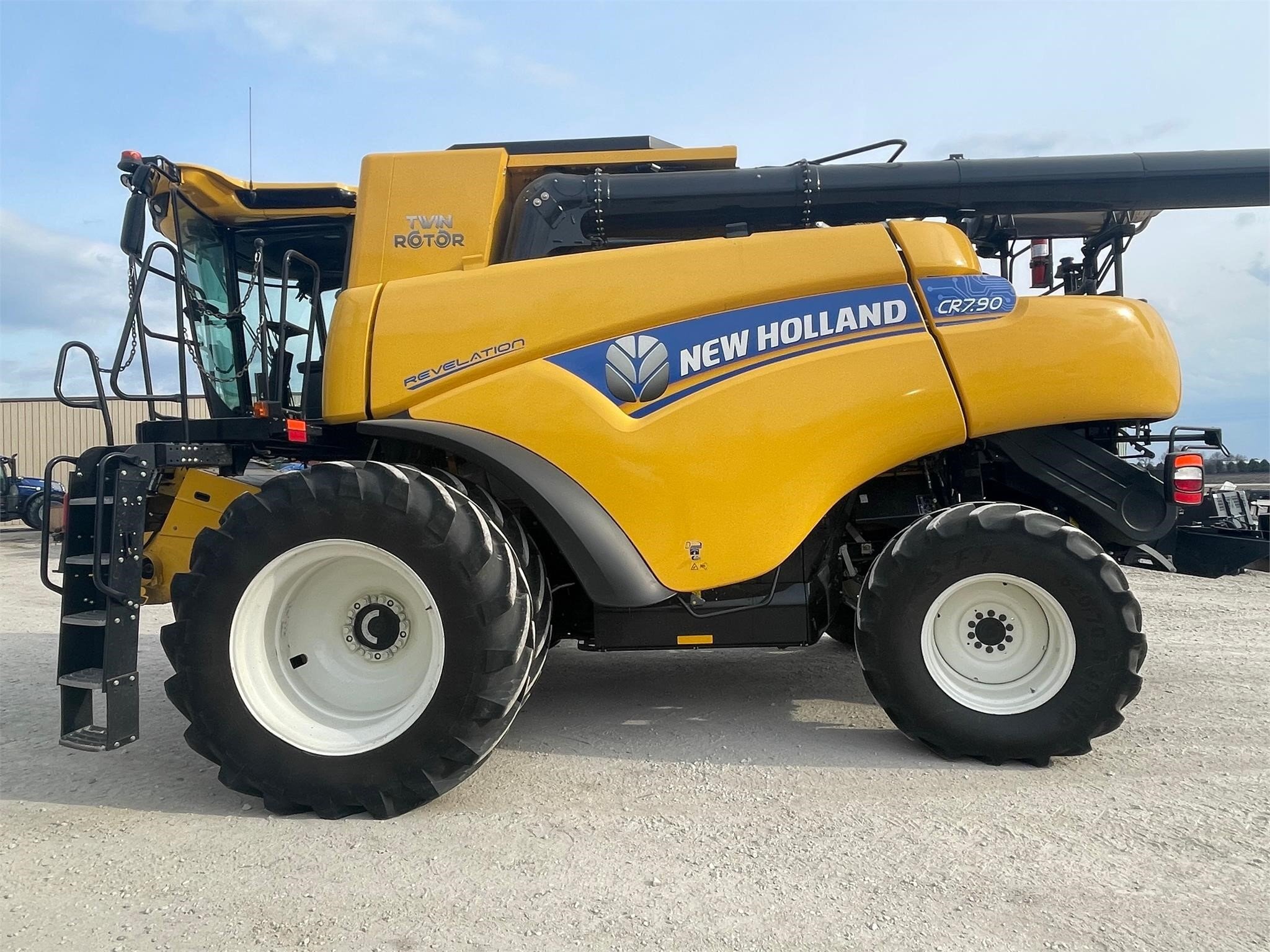 2021 New Holland CR7.90 REVELATION Combine