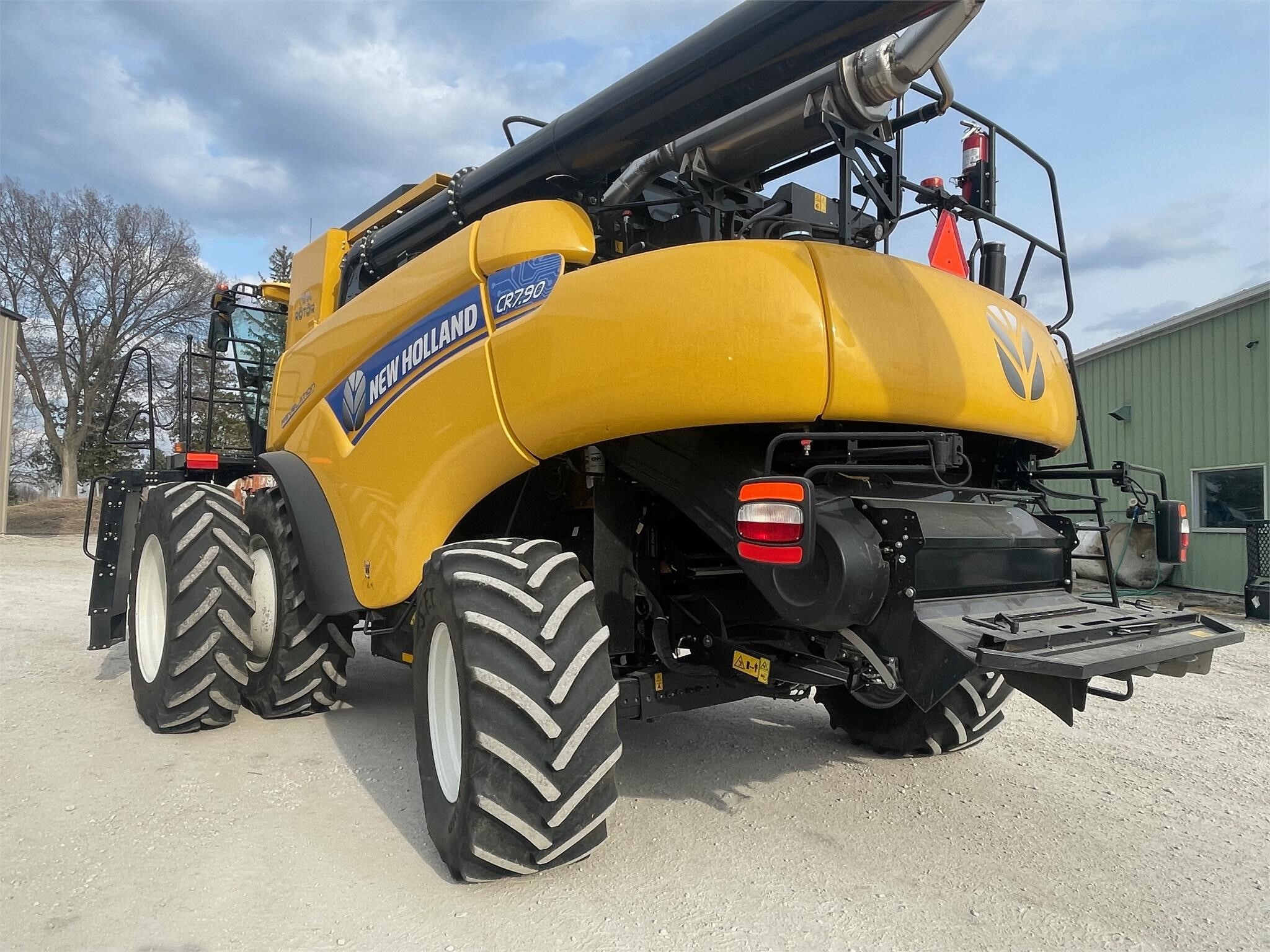 2021 New Holland CR7.90 REVELATION Combine