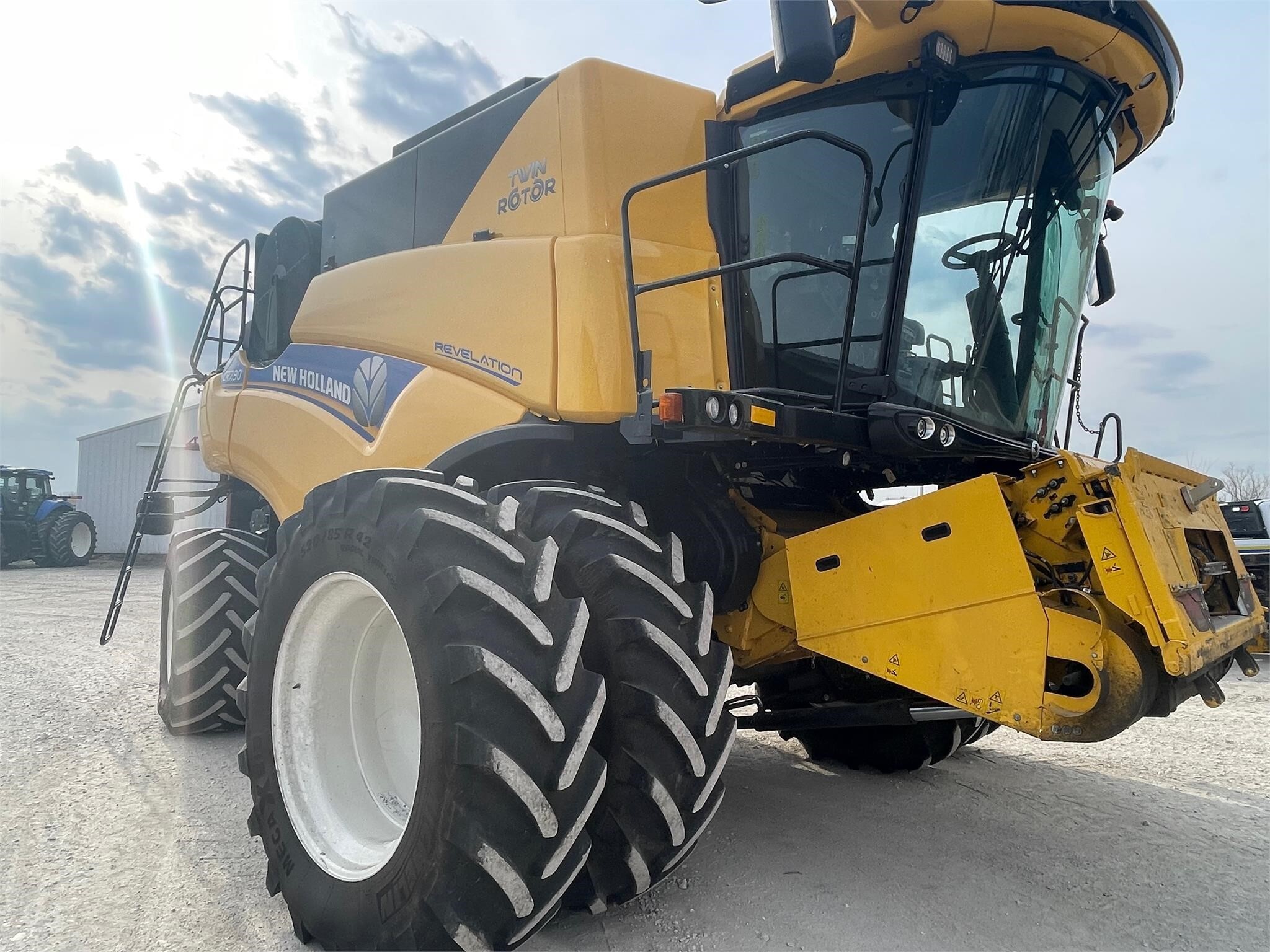 2021 New Holland CR7.90 REVELATION Combine