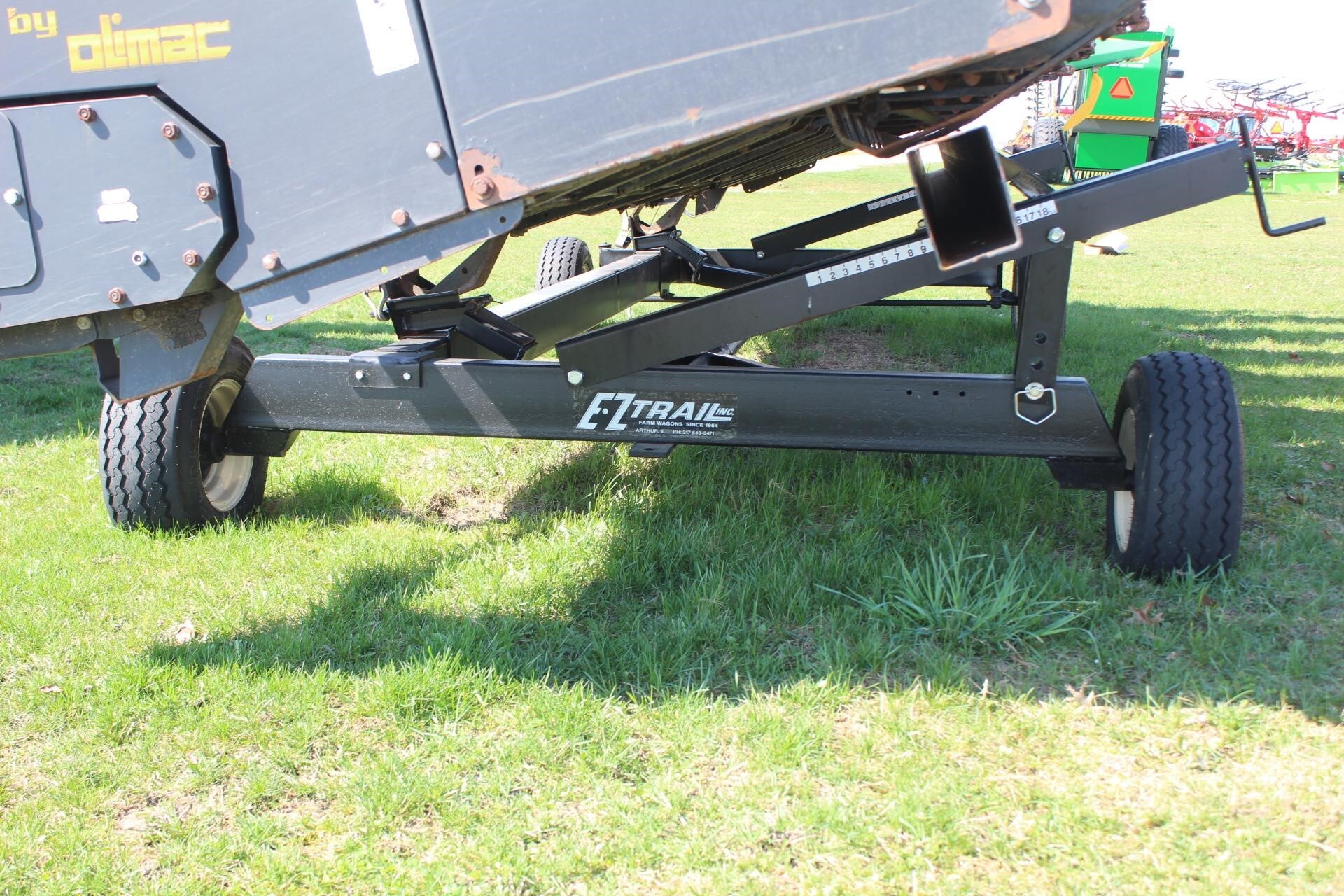  E-Z Trail 680 Header Trailer