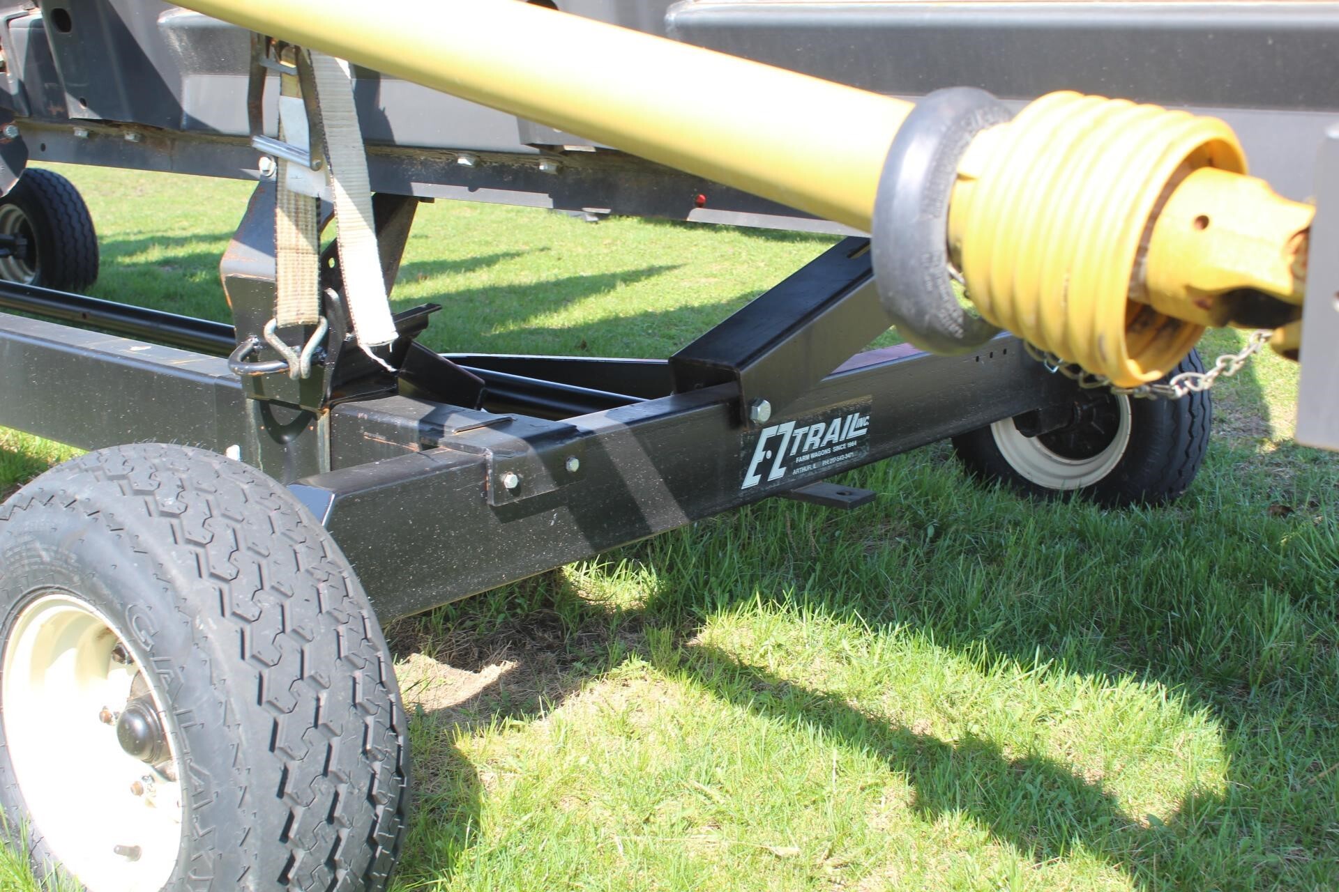  E-Z Trail 680 Header Trailer