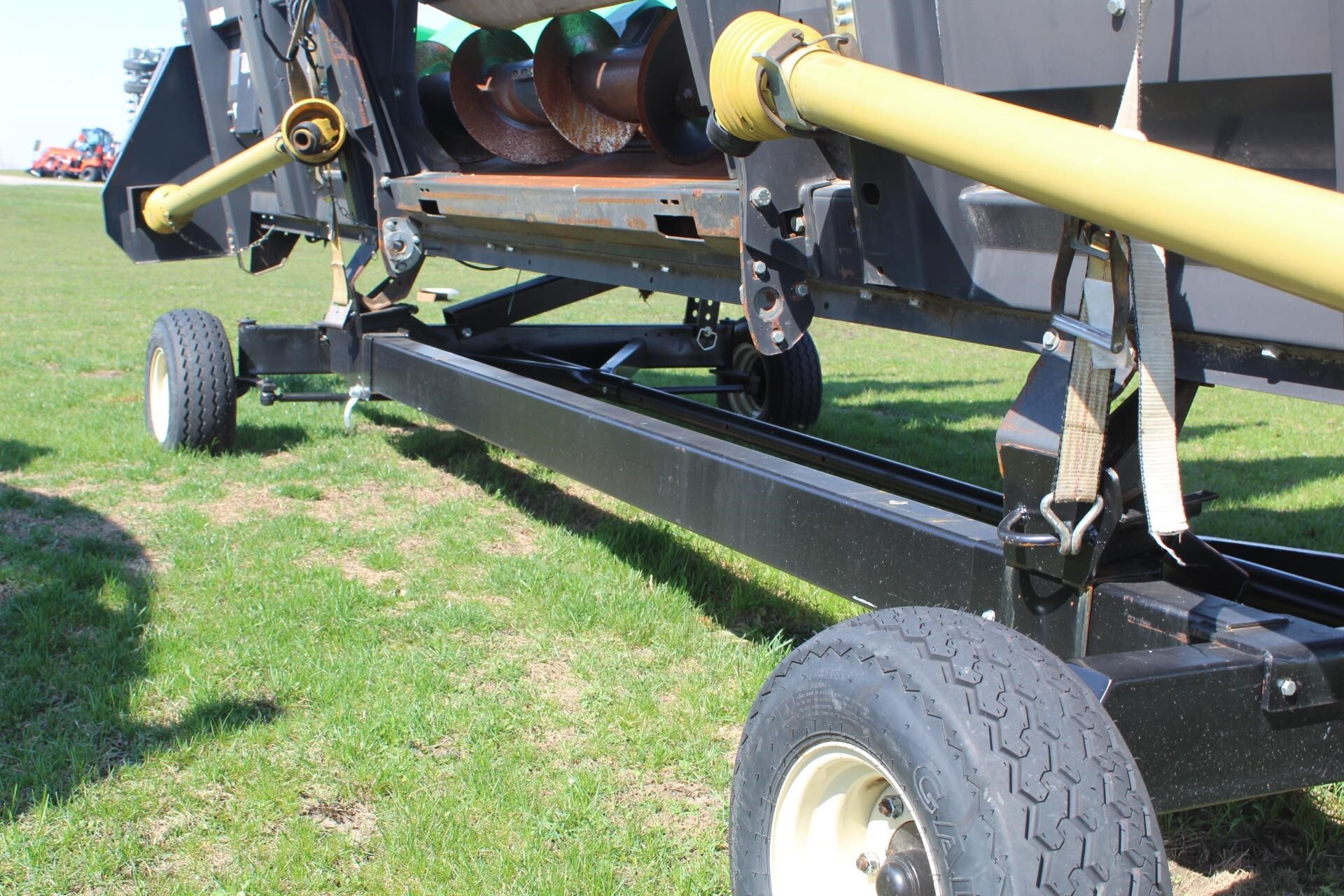  E-Z Trail 680 Header Trailer