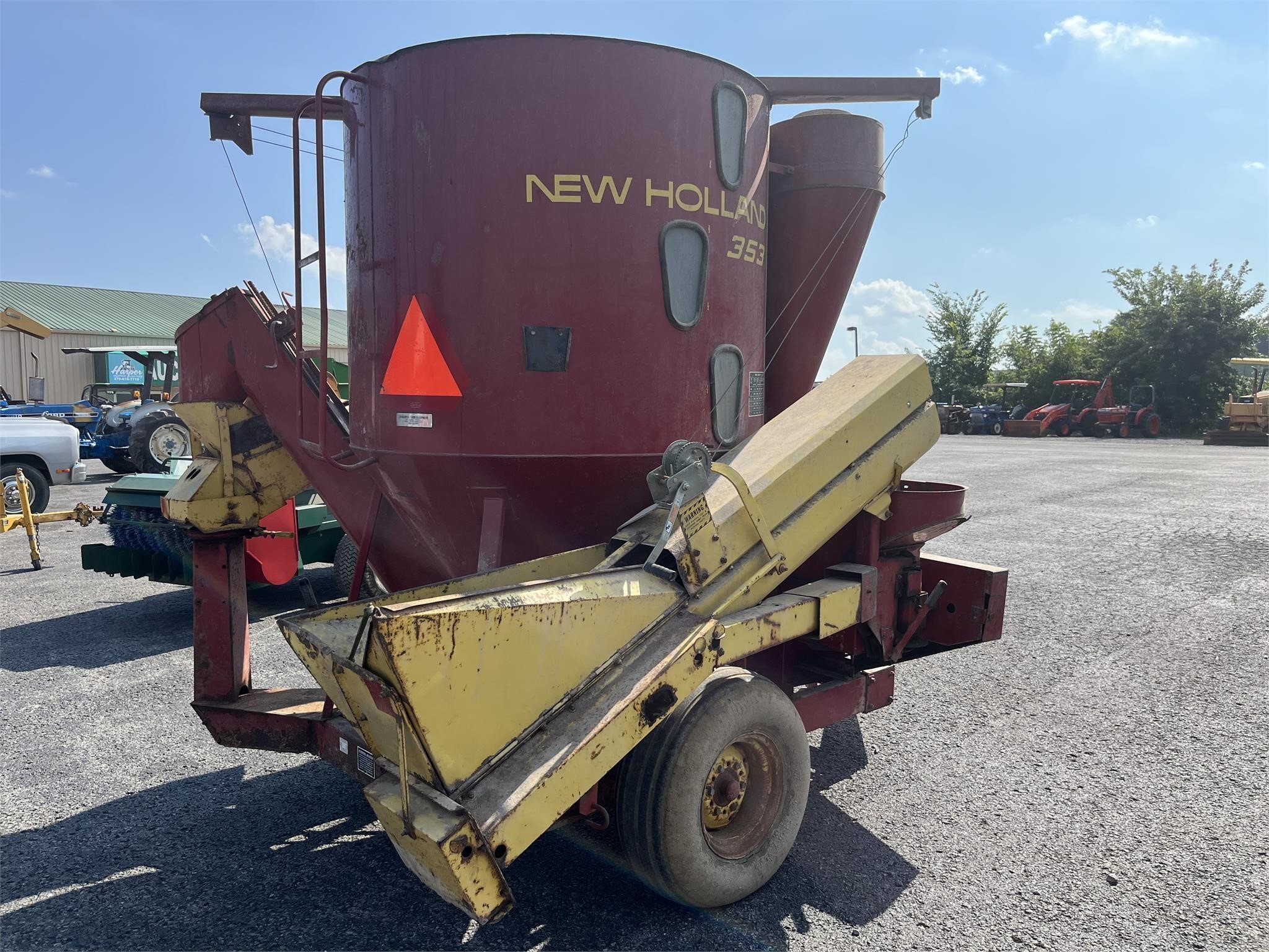 New Holland 353 Grinders and Mixer 5,900 Machinery Pete