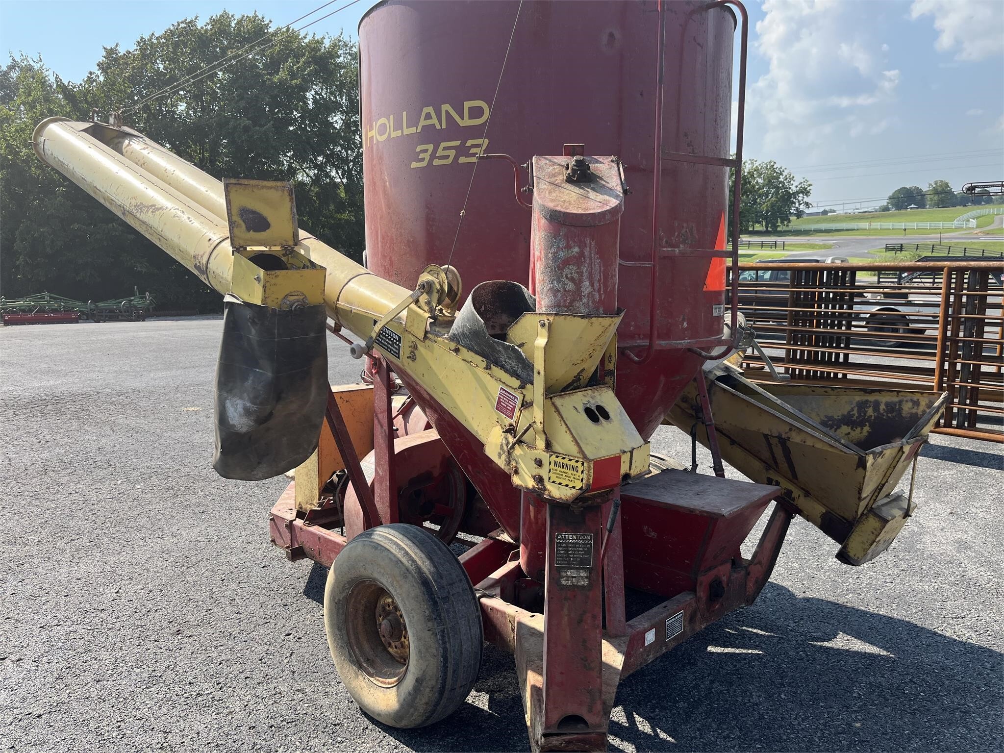 New Holland 353 Grinders and Mixer 5,900 Machinery Pete
