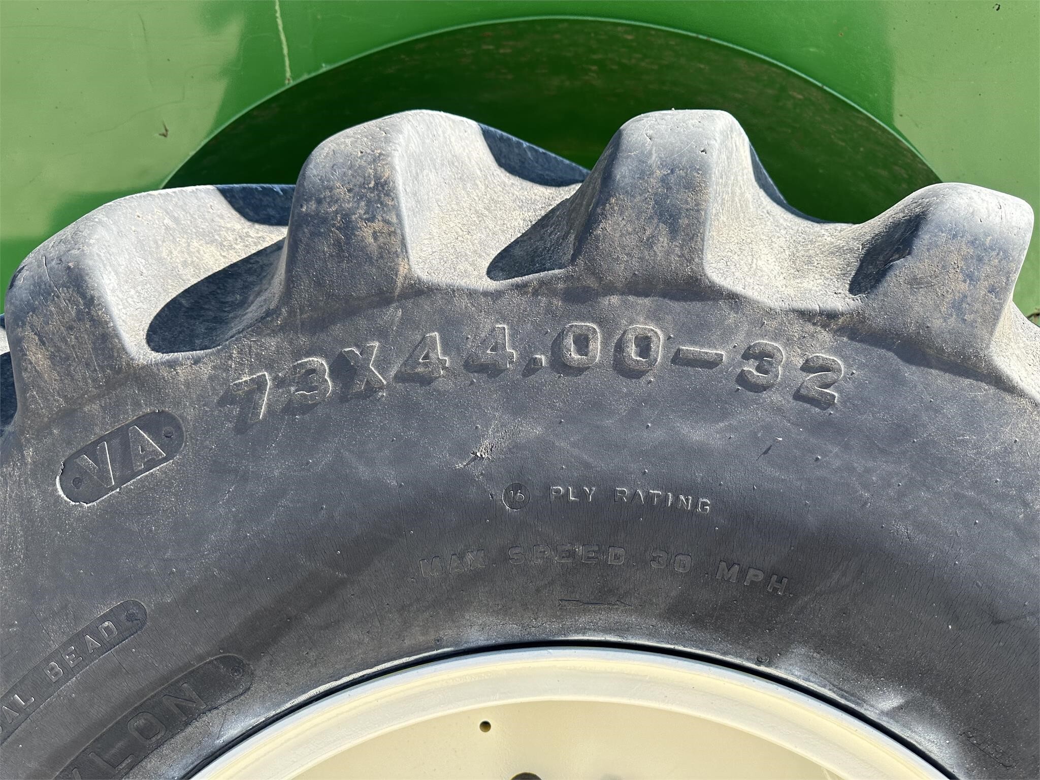 2008 J&M 1000-20 Grain Cart