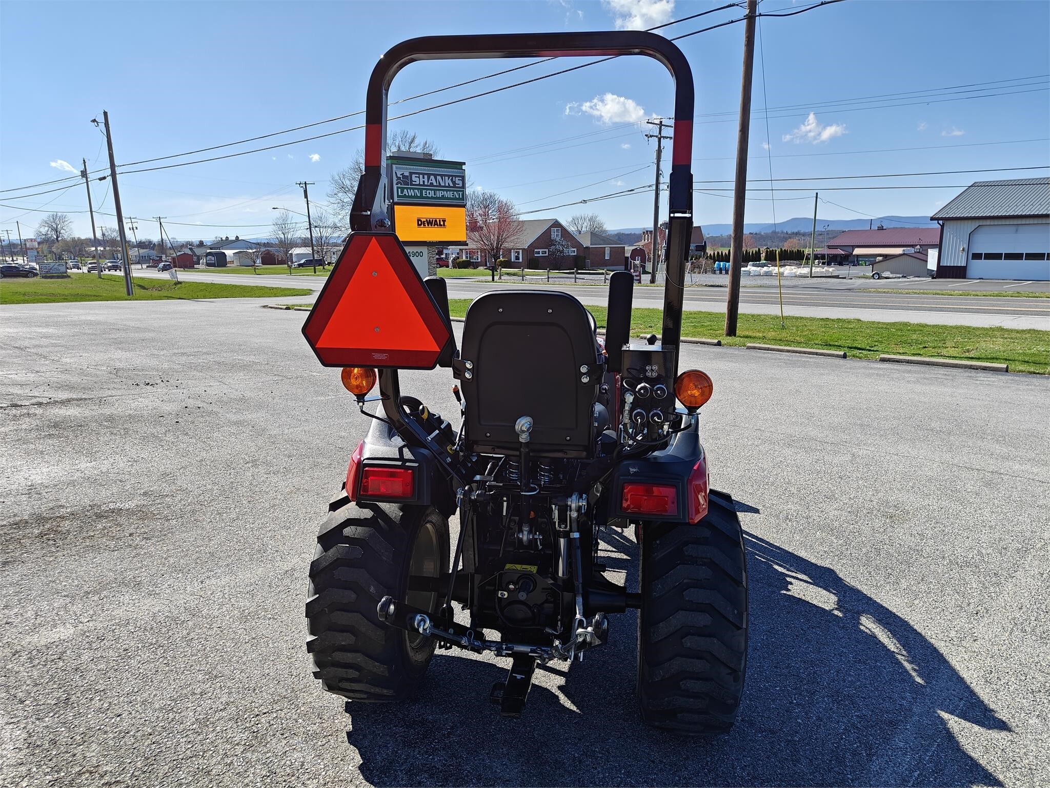 2025 Yanmar 325 Tractor