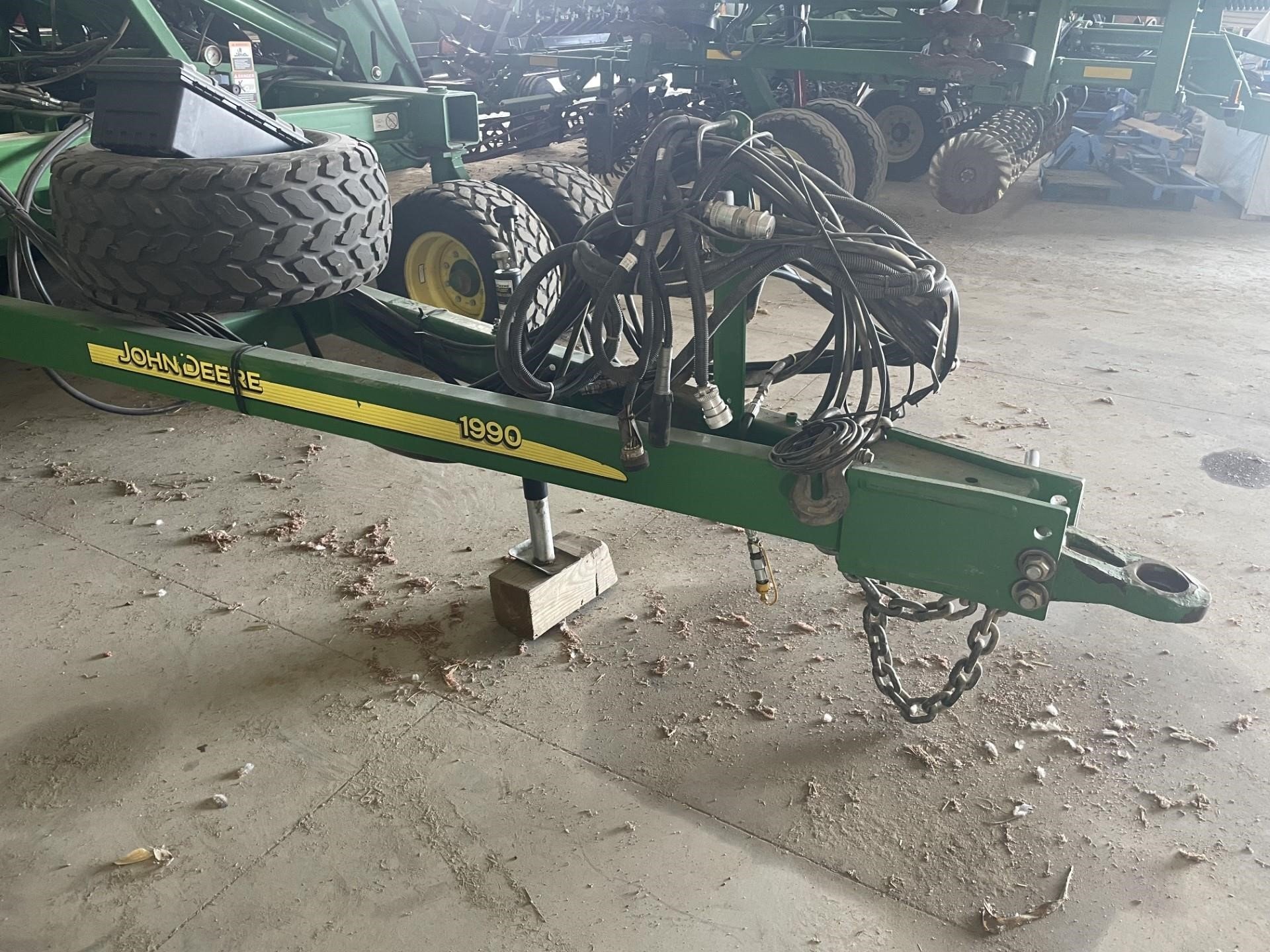 John Deere 1990 Air Seeder 110,000 Machinery Pete