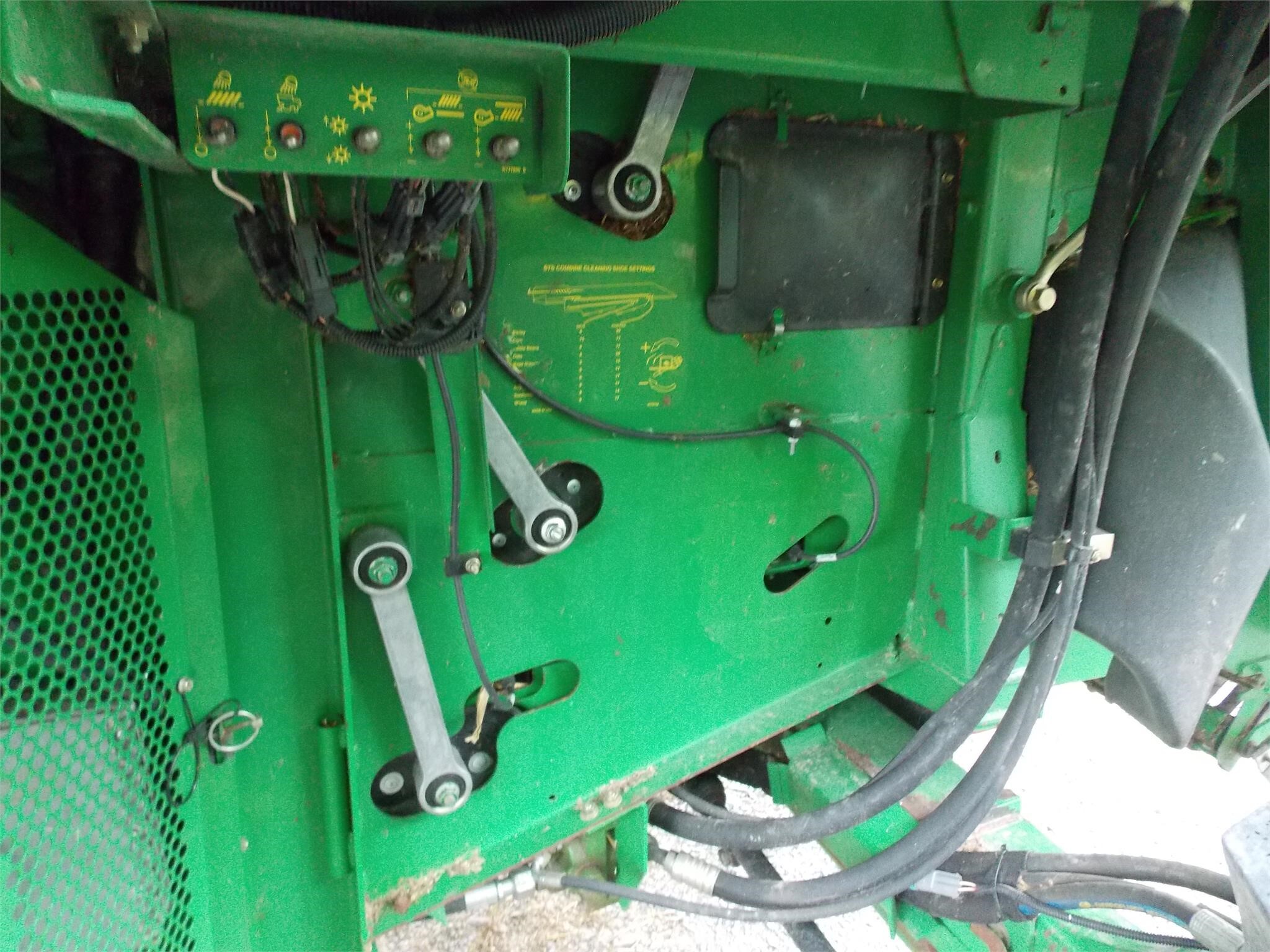 2007 John Deere 9660 STS Combine