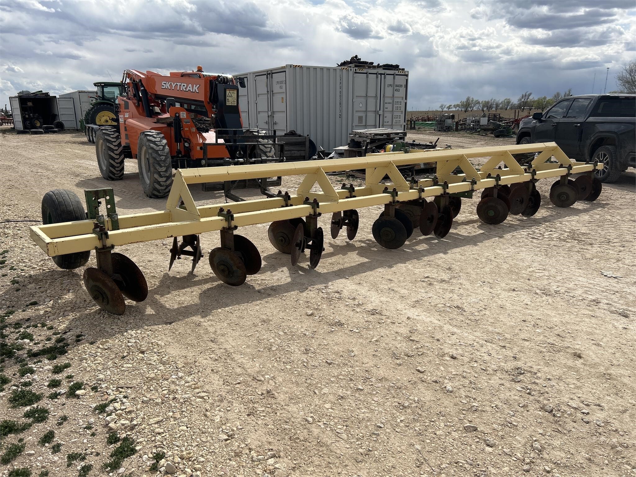  Roll-A-Cone DB28 Field Cultivator