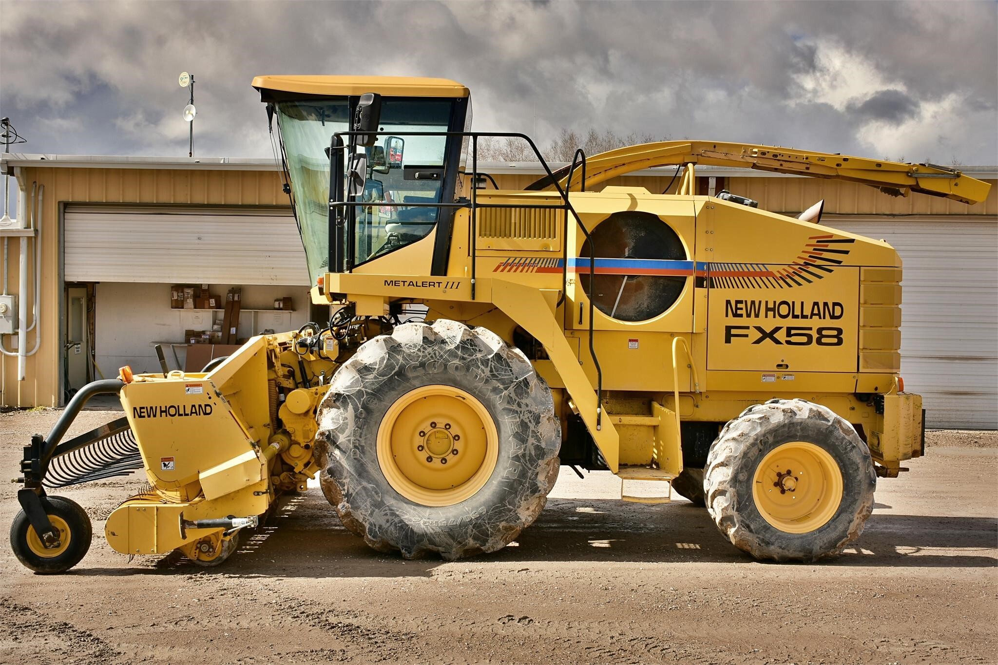 2000 New Holland FX58 Self-Propelled Forage Harvester