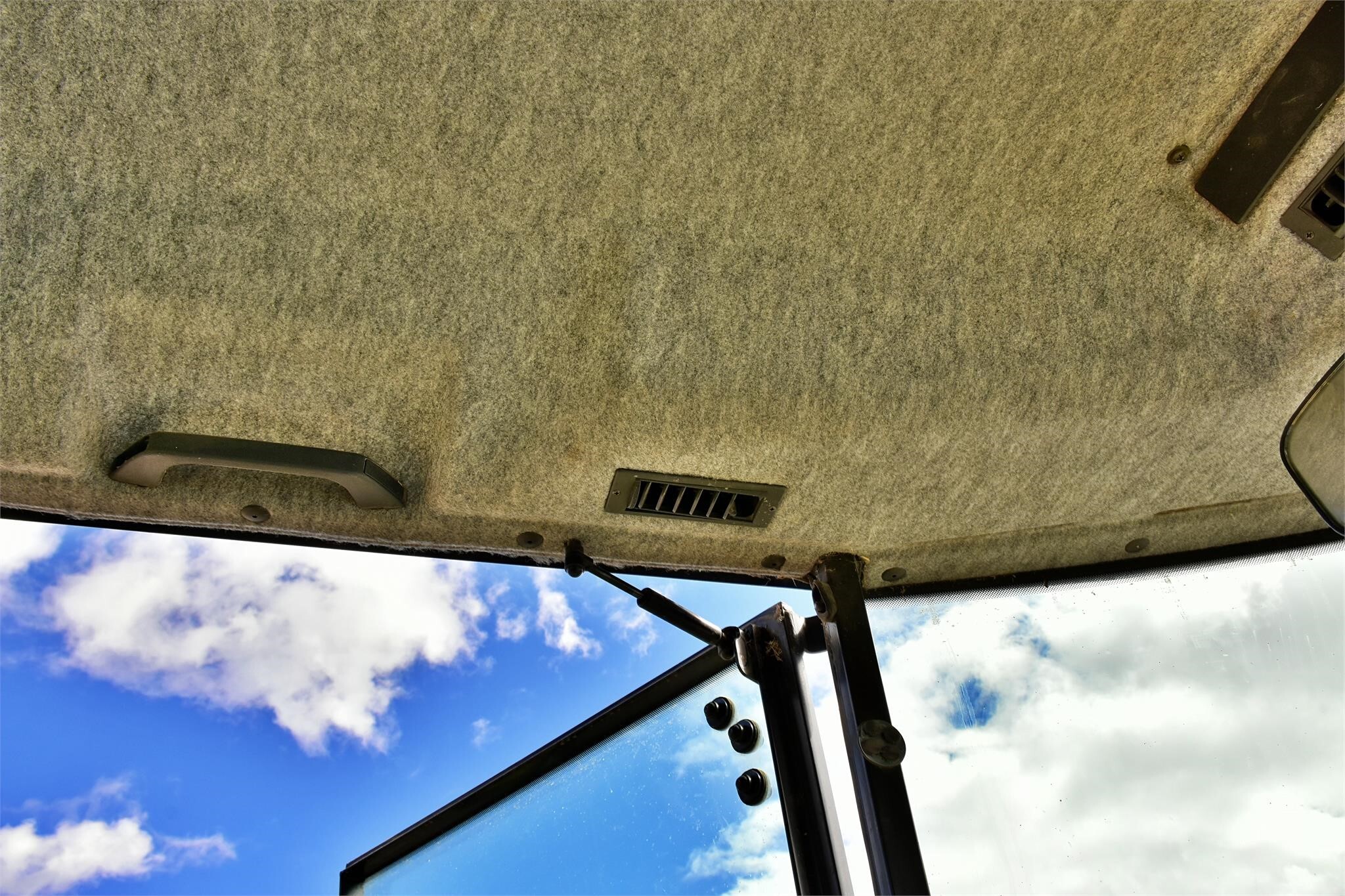 2000 New Holland FX58 Self-Propelled Forage Harvester