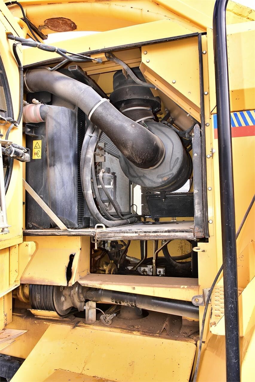 2000 New Holland FX58 Self-Propelled Forage Harvester