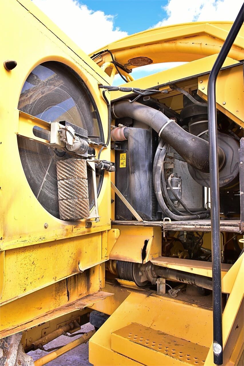 2000 New Holland FX58 Self-Propelled Forage Harvester