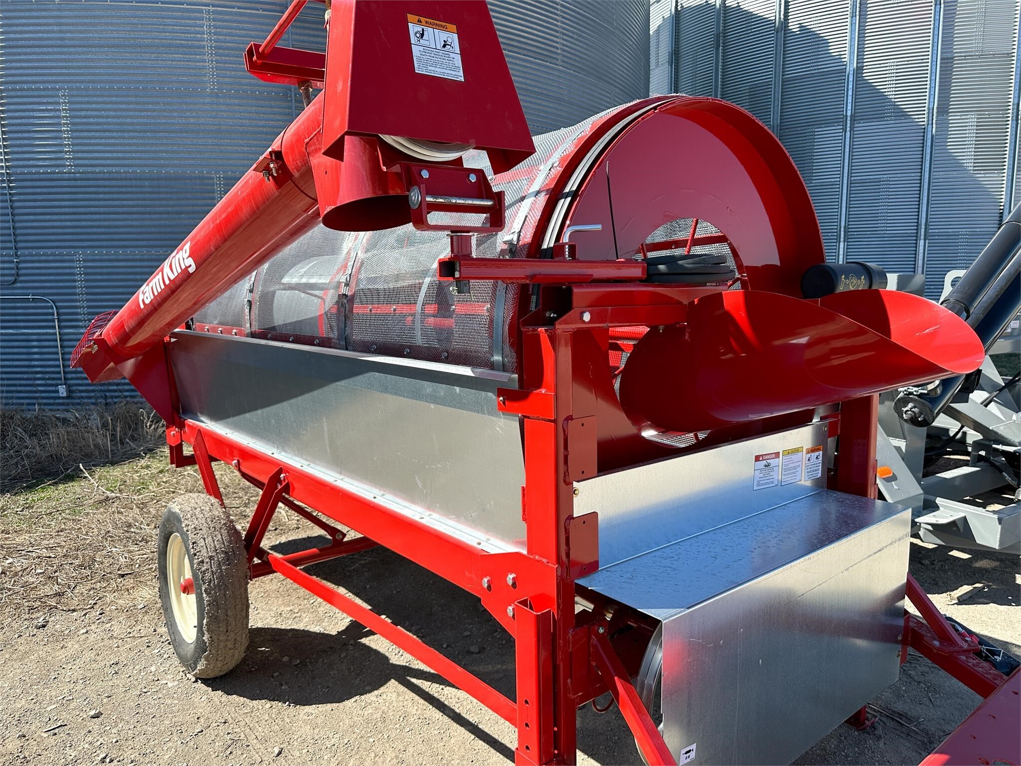2026 Farm King Y482 Grain Cleaner