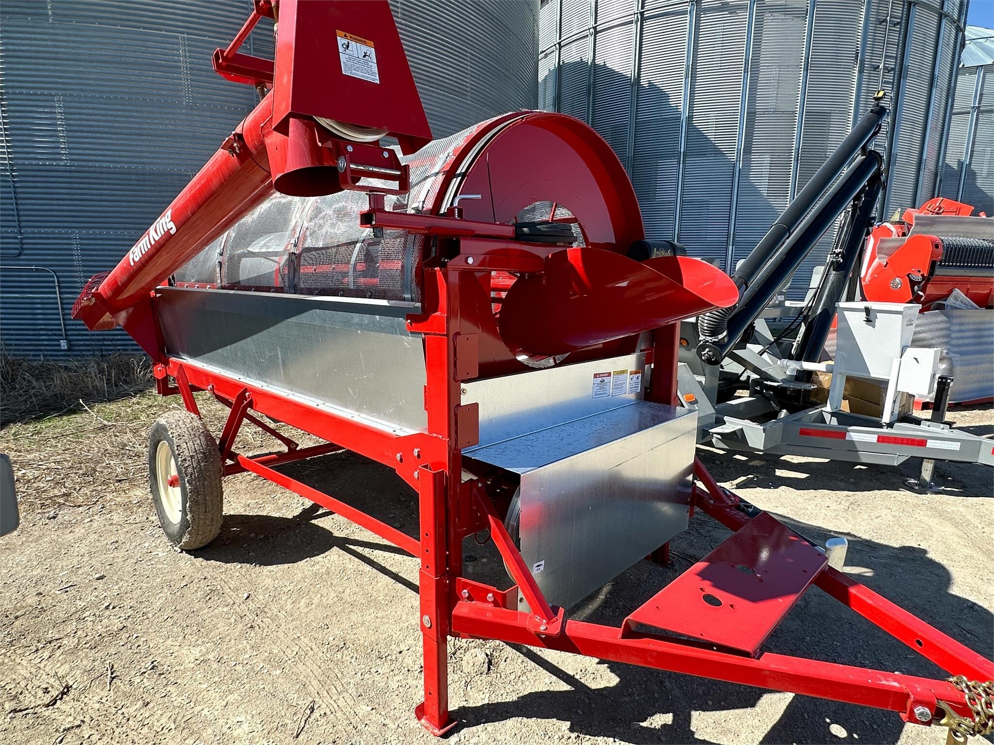 2026 Farm King Y482 Grain Cleaner
