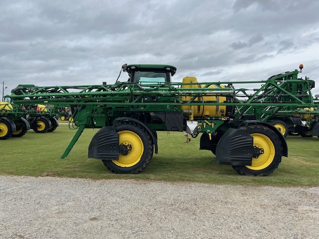 2019 John Deere R4030 Self-Propelled Sprayer