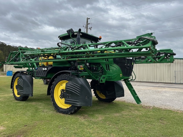 2019 John Deere R4030 Self-Propelled Sprayer
