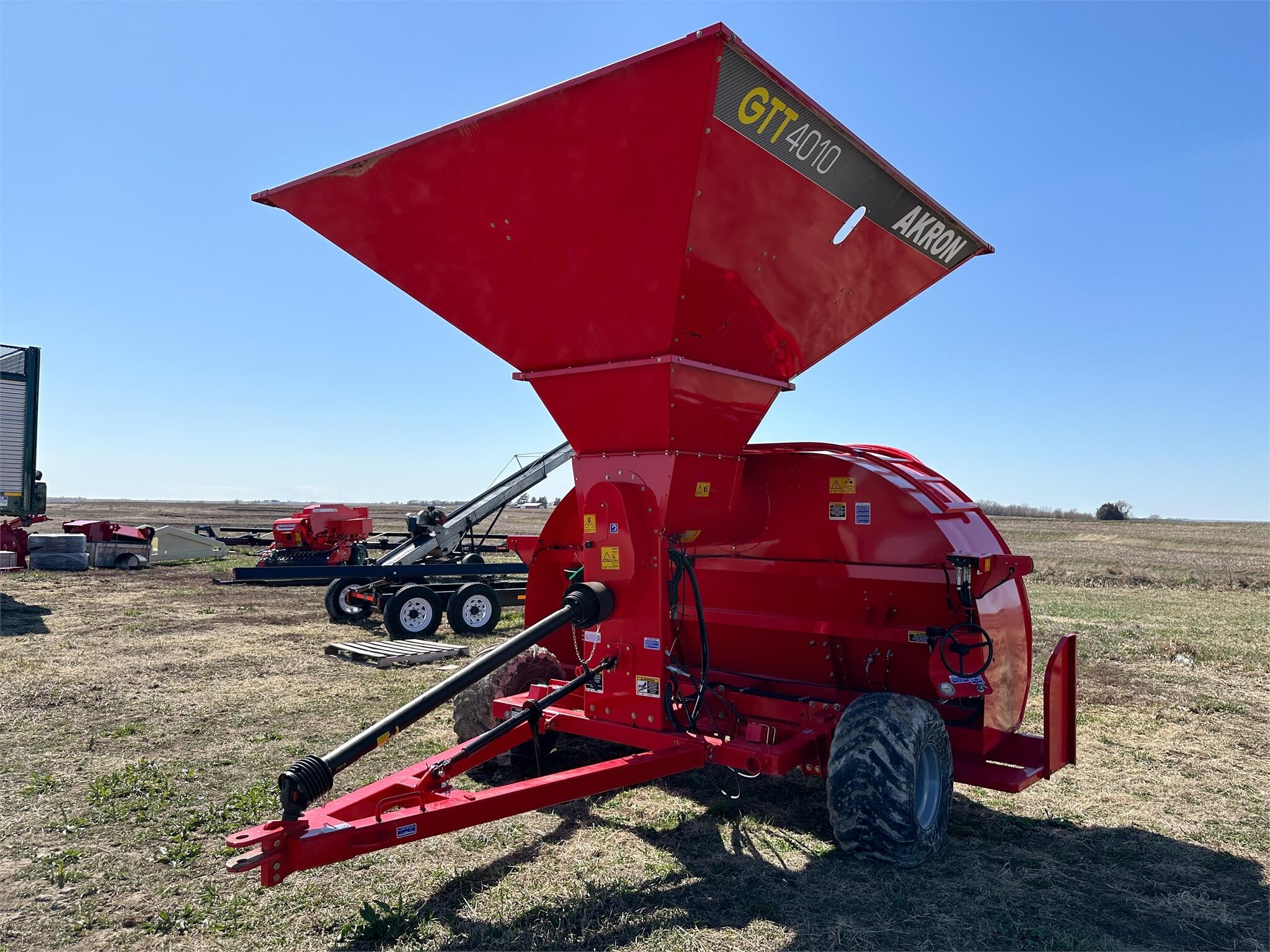 2026 Akron GTT5010 Grain Bagger