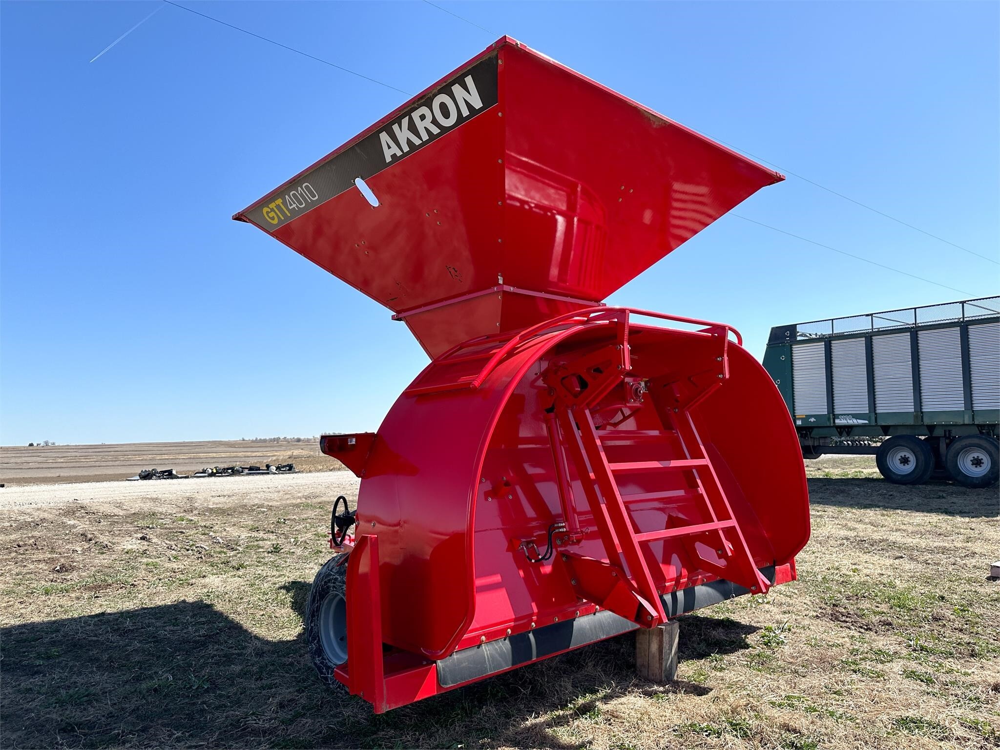 2026 Akron GTT5010 Grain Bagger