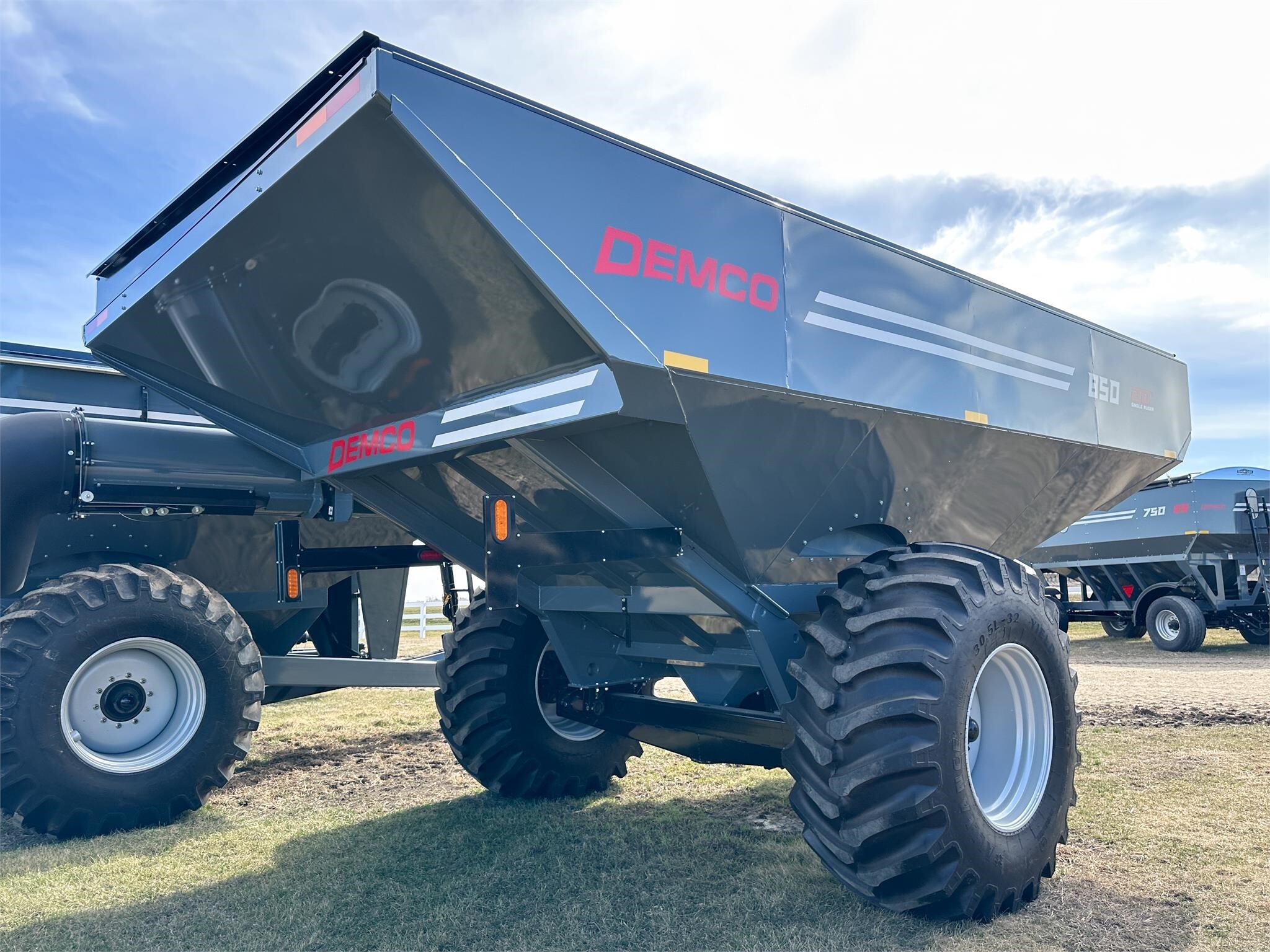 2026 Demco 850 Grain Cart - $51,601 | Machinery Pete