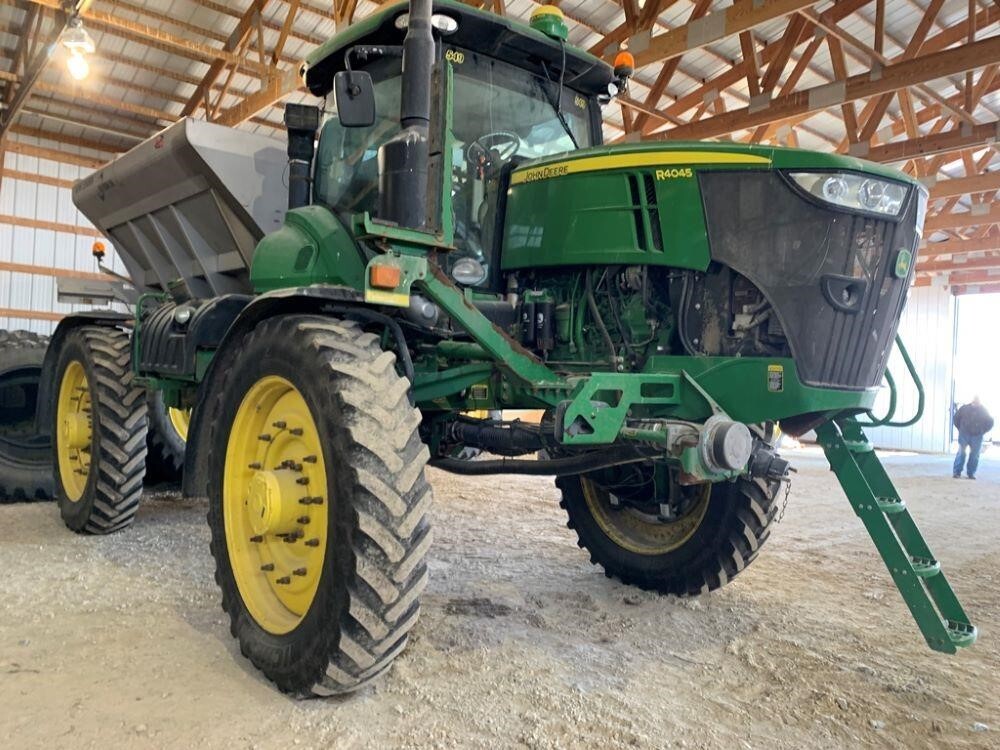 2016 John Deere R4045 Self-Propelled Sprayer
