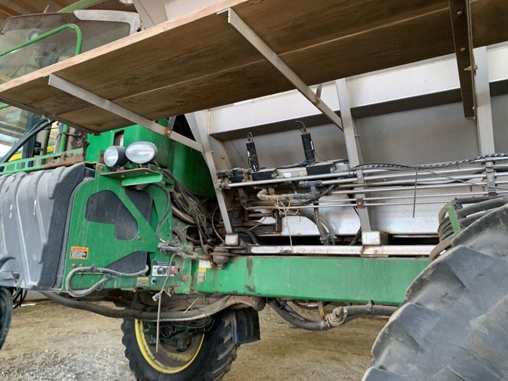 2016 John Deere R4045 Self-Propelled Sprayer