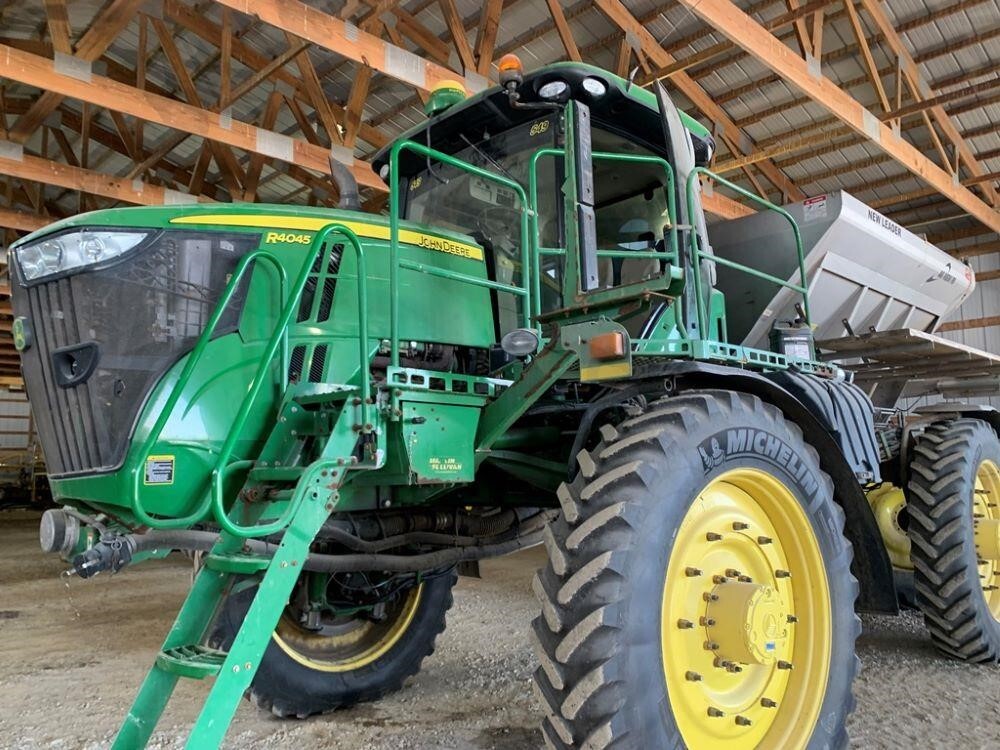 2016 John Deere R4045 Self-Propelled Sprayer