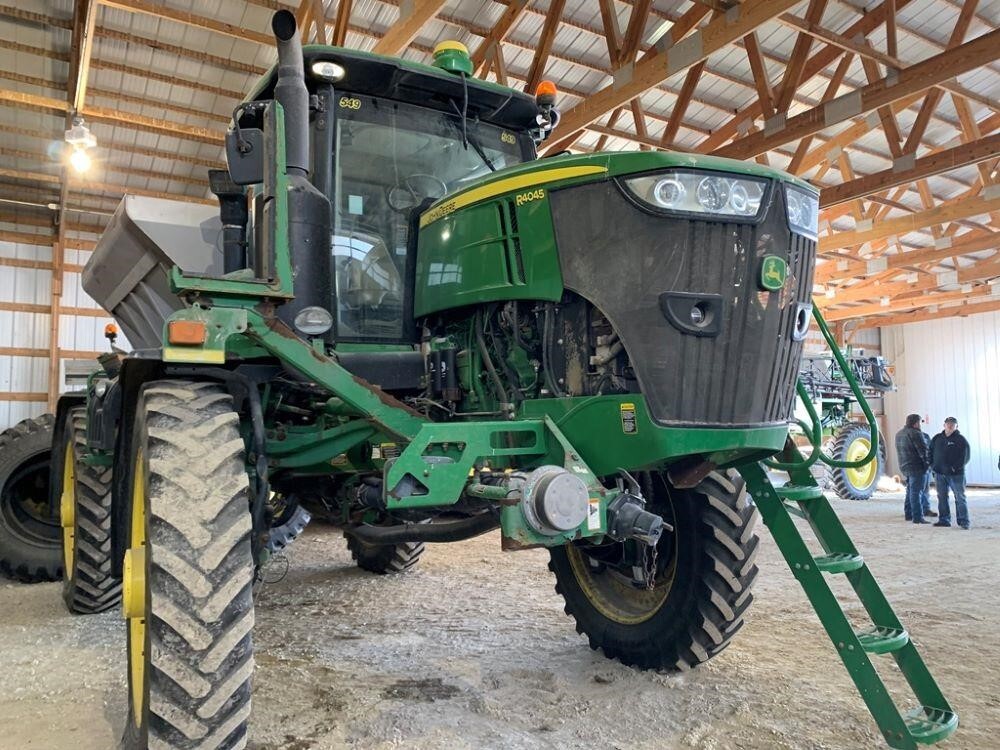 2016 John Deere R4045 Self-Propelled Sprayer