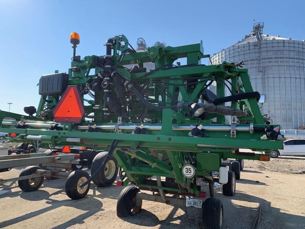 2016 John Deere R4045 Self-Propelled Sprayer