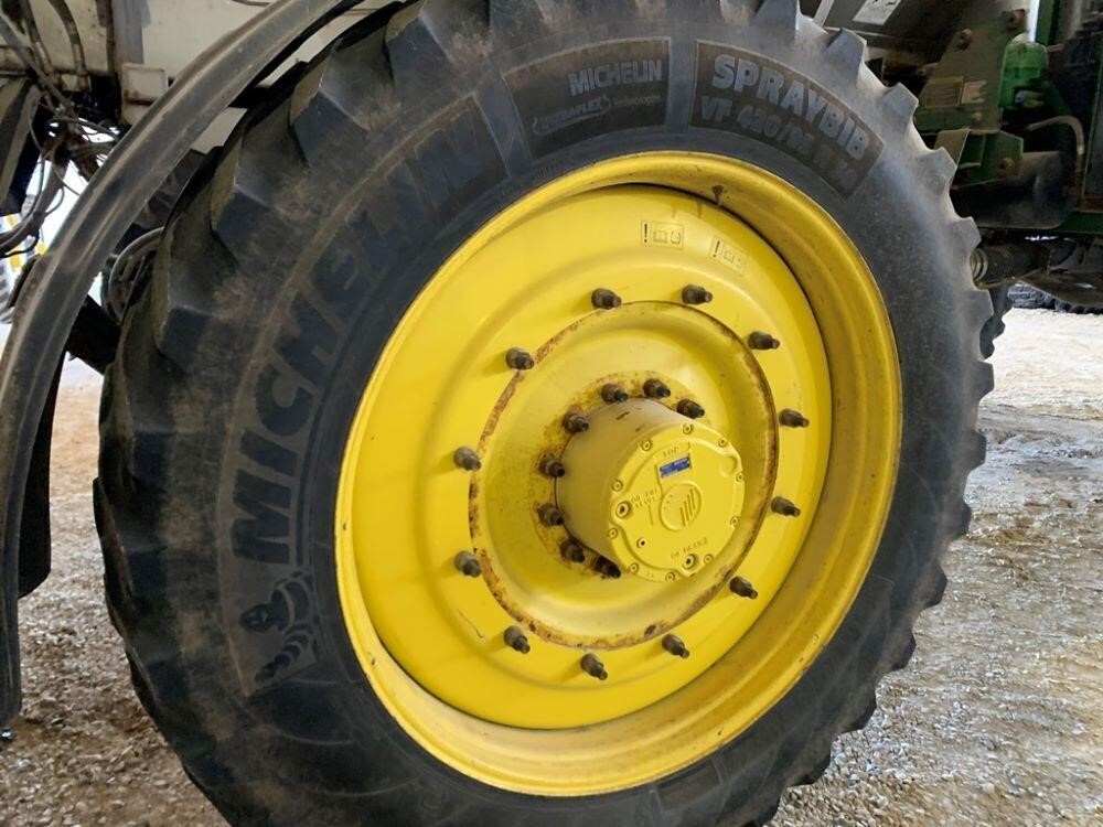 2016 John Deere R4045 Self-Propelled Sprayer