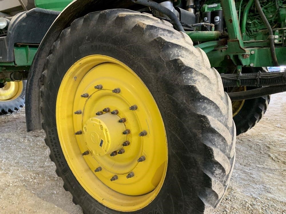 2016 John Deere R4045 Self-Propelled Sprayer