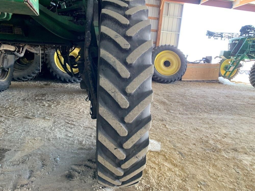 2016 John Deere R4045 Self-Propelled Sprayer