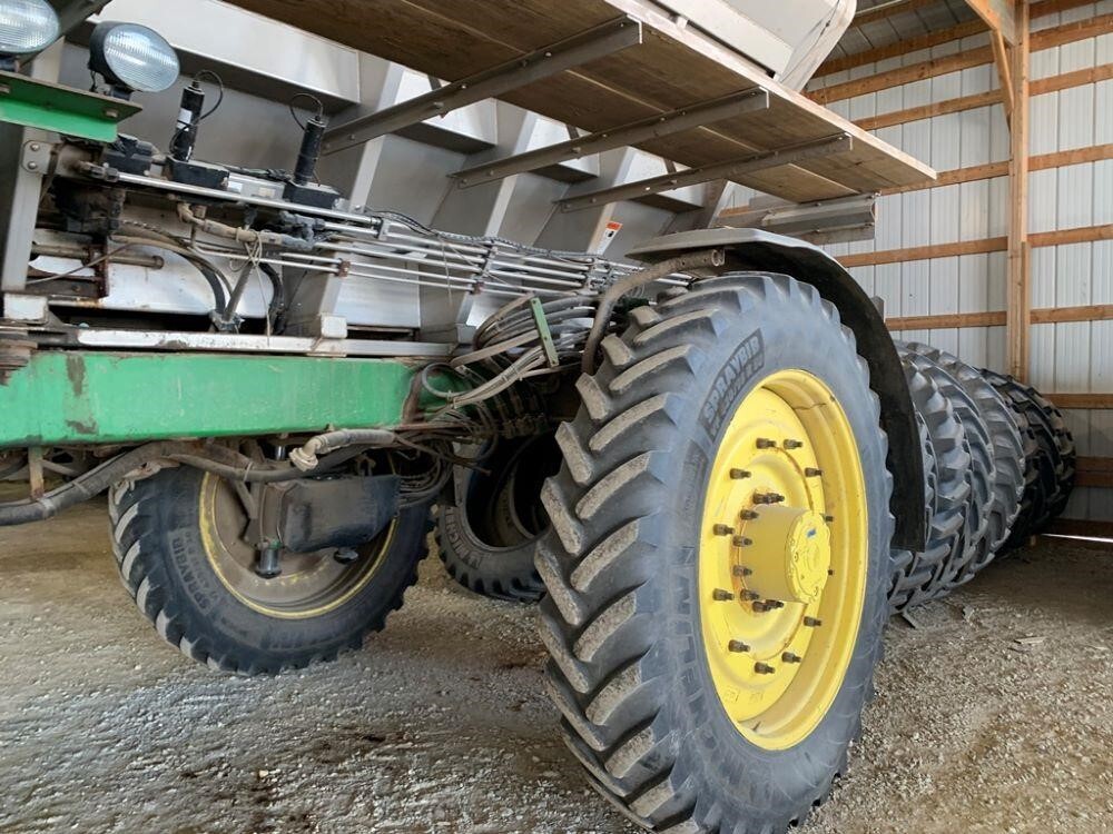 2016 John Deere R4045 Self-Propelled Sprayer