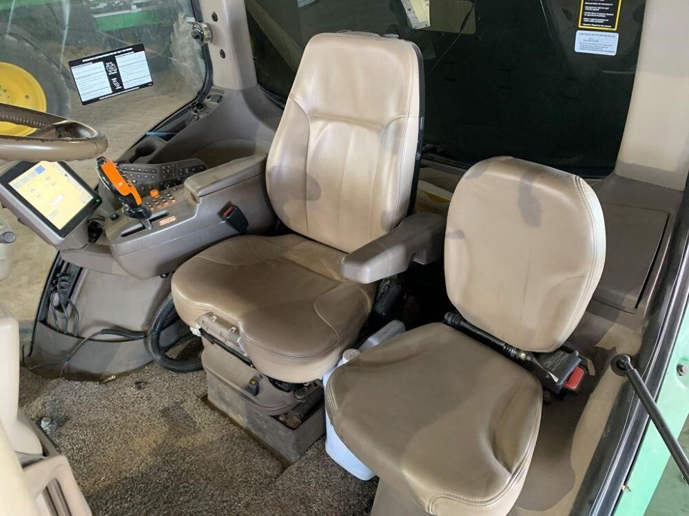 2016 John Deere R4045 Self-Propelled Sprayer
