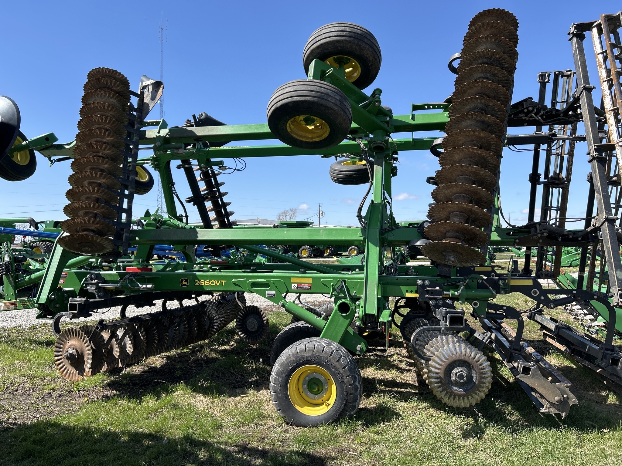 2022 John Deere 2660VT Vertical Tillage