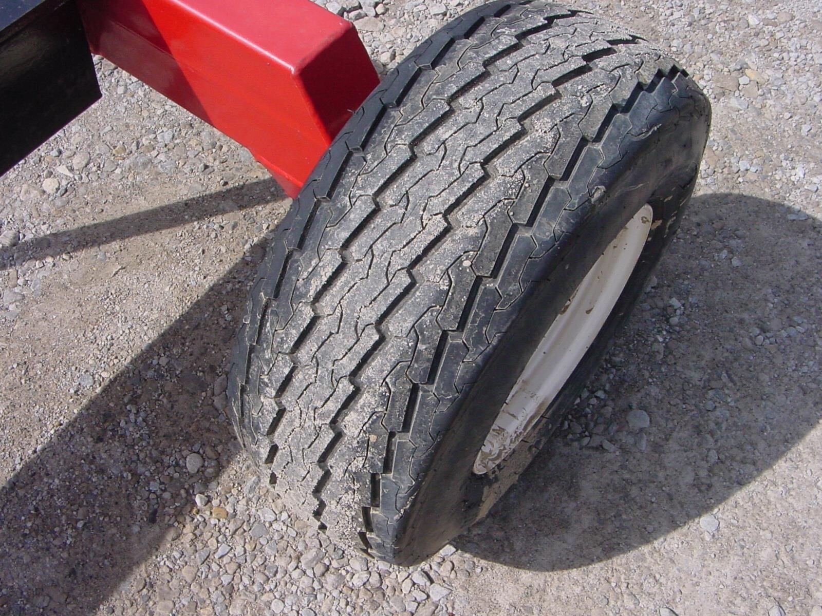  E-Z Trail 680 Header Trailer