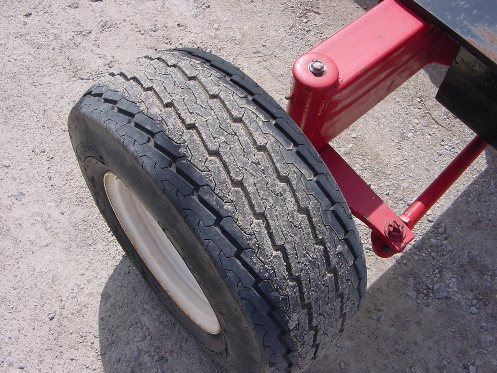  E-Z Trail 680 Header Trailer