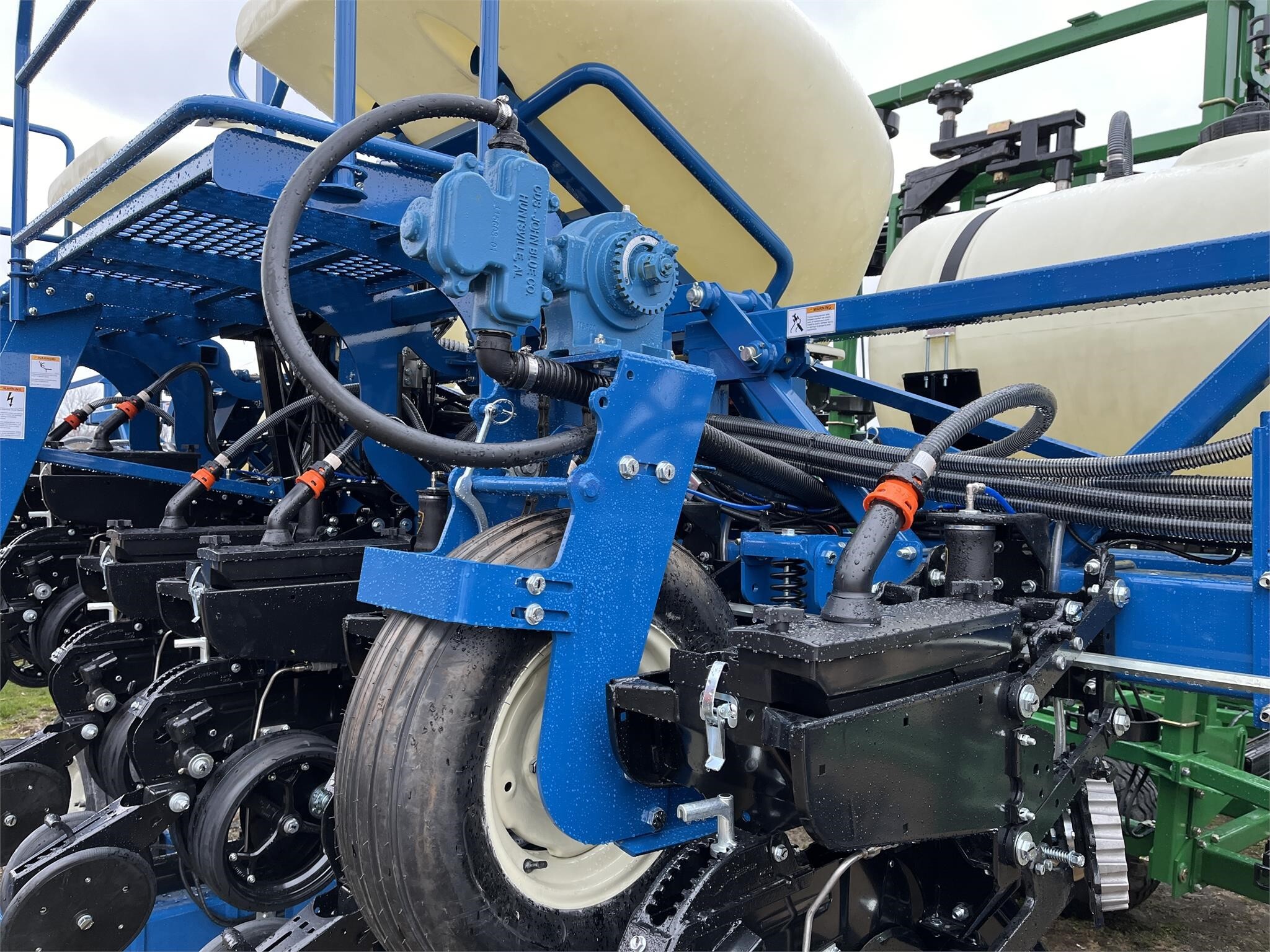 2024 Kinze 3605 Planter