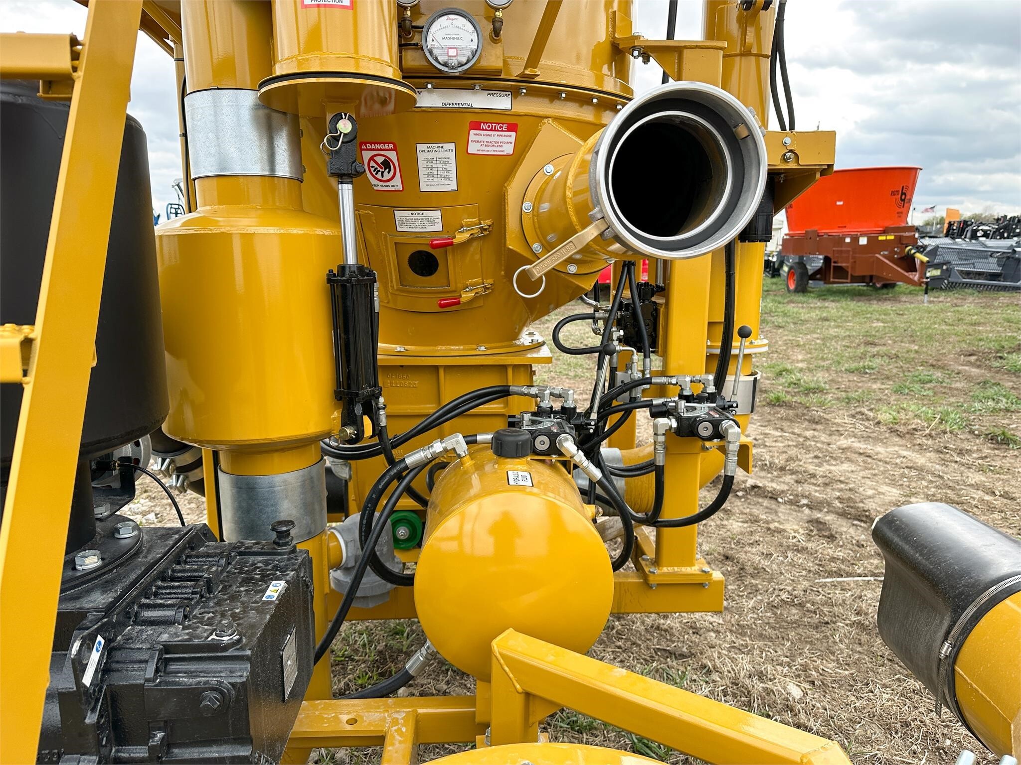 2026 VAC BOSS 6068 Grain Vac