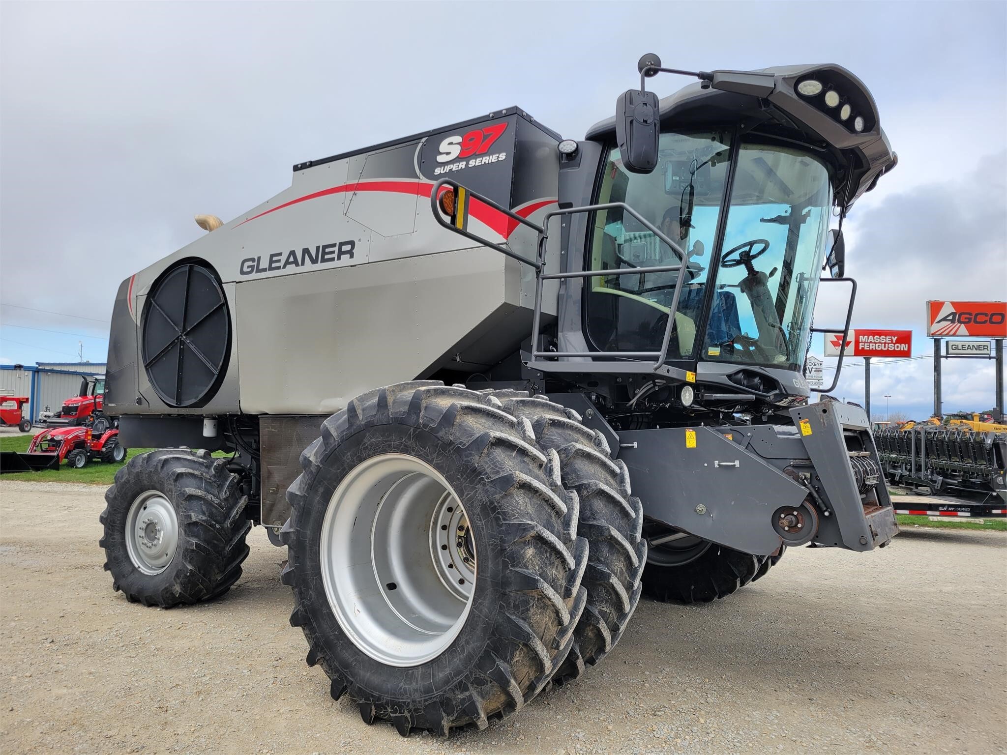 2016 Gleaner S97 Combine