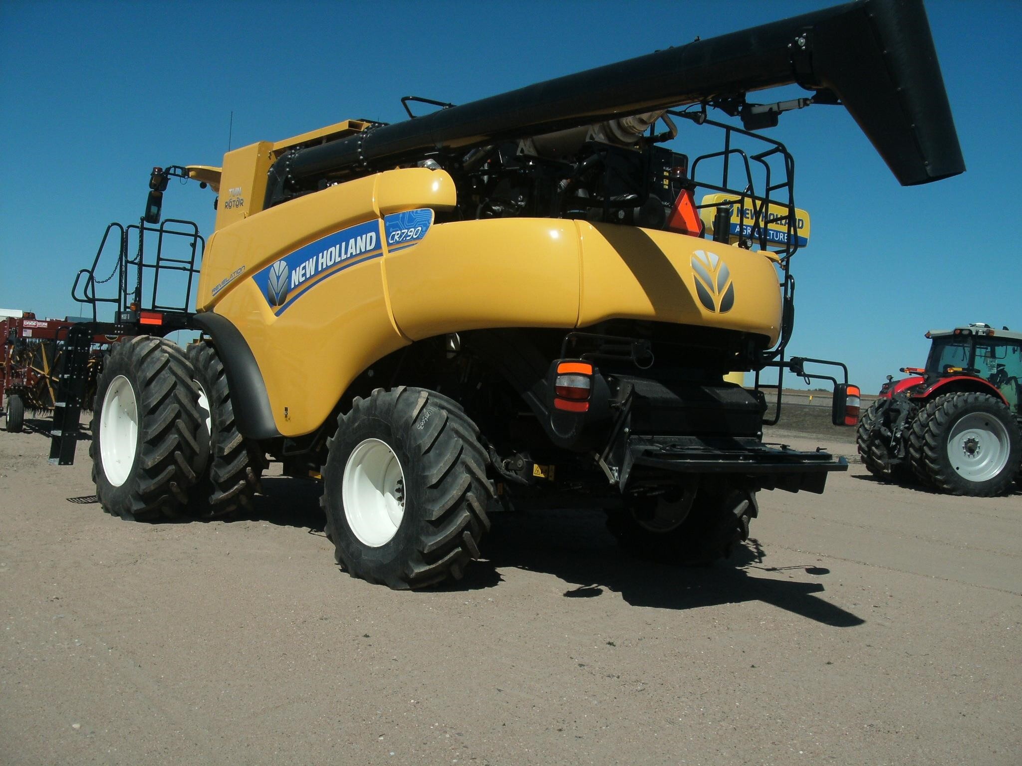 2023 New Holland CR7.90 REVELATION Combine