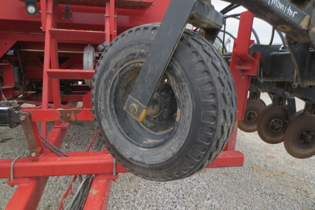 Hiniker 4836 Air Seeder 12,500 Machinery Pete