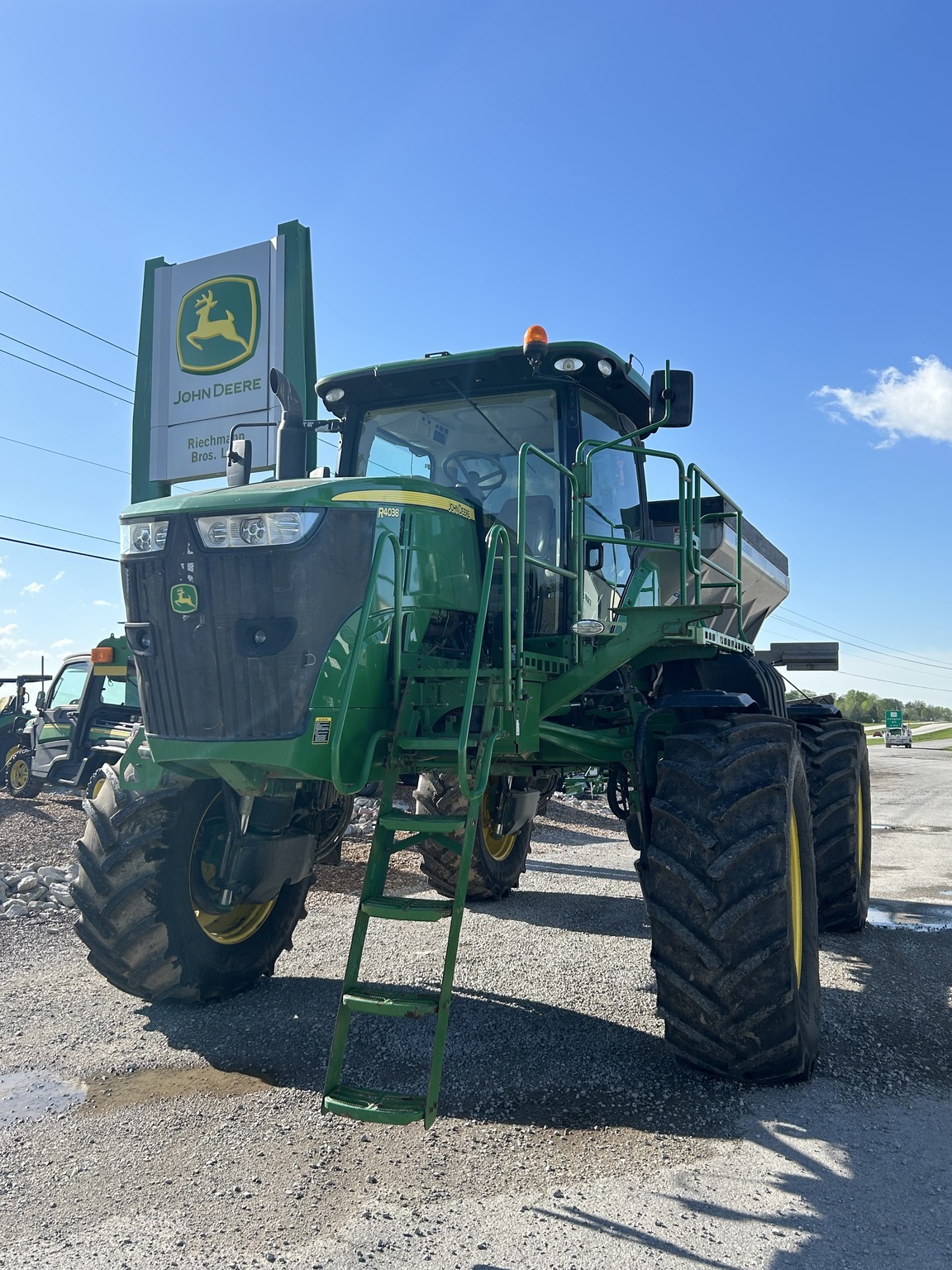 2016 John Deere R4038 Self-Propelled Sprayer