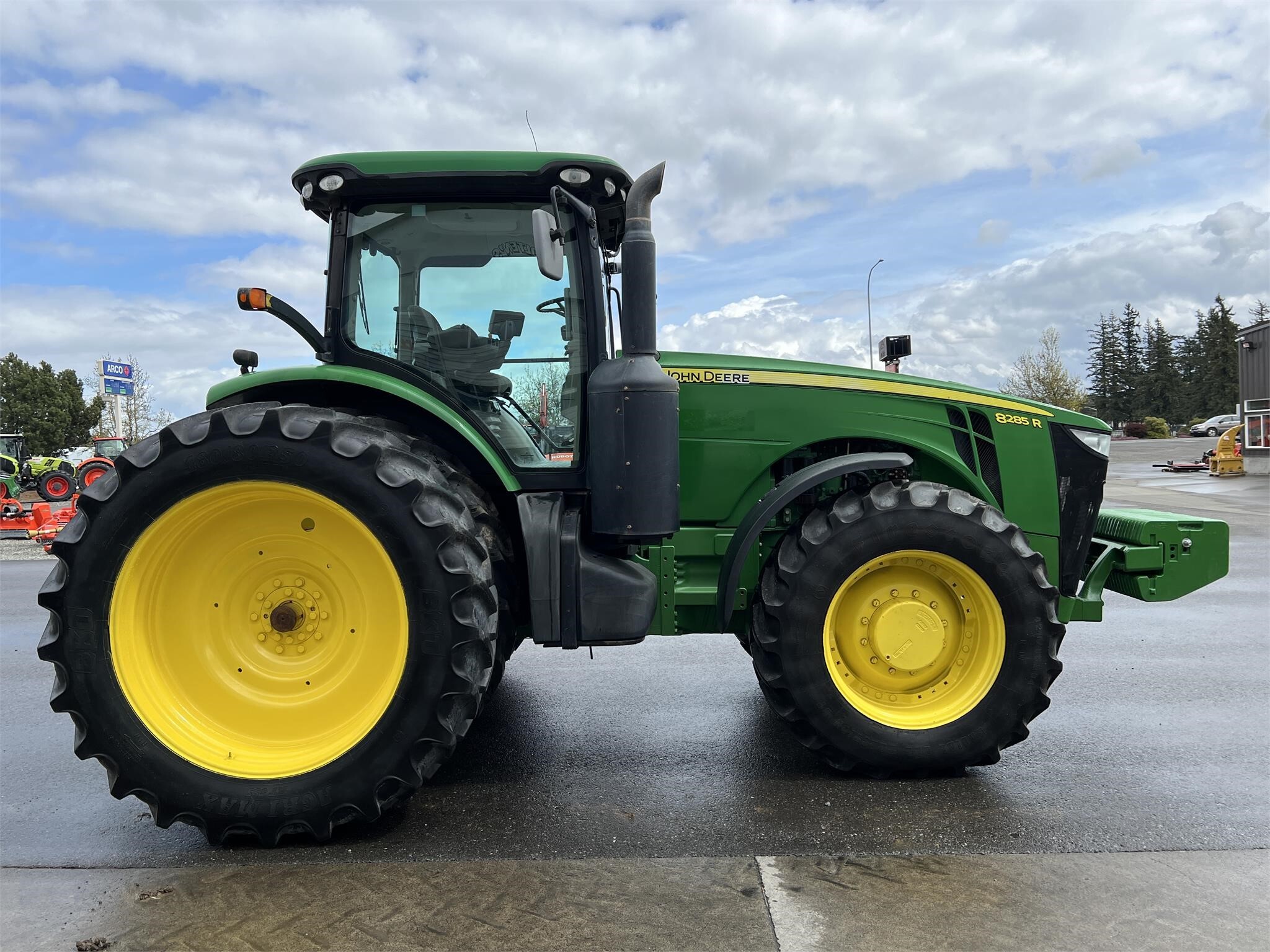 2013 John Deere 8285R Tractor