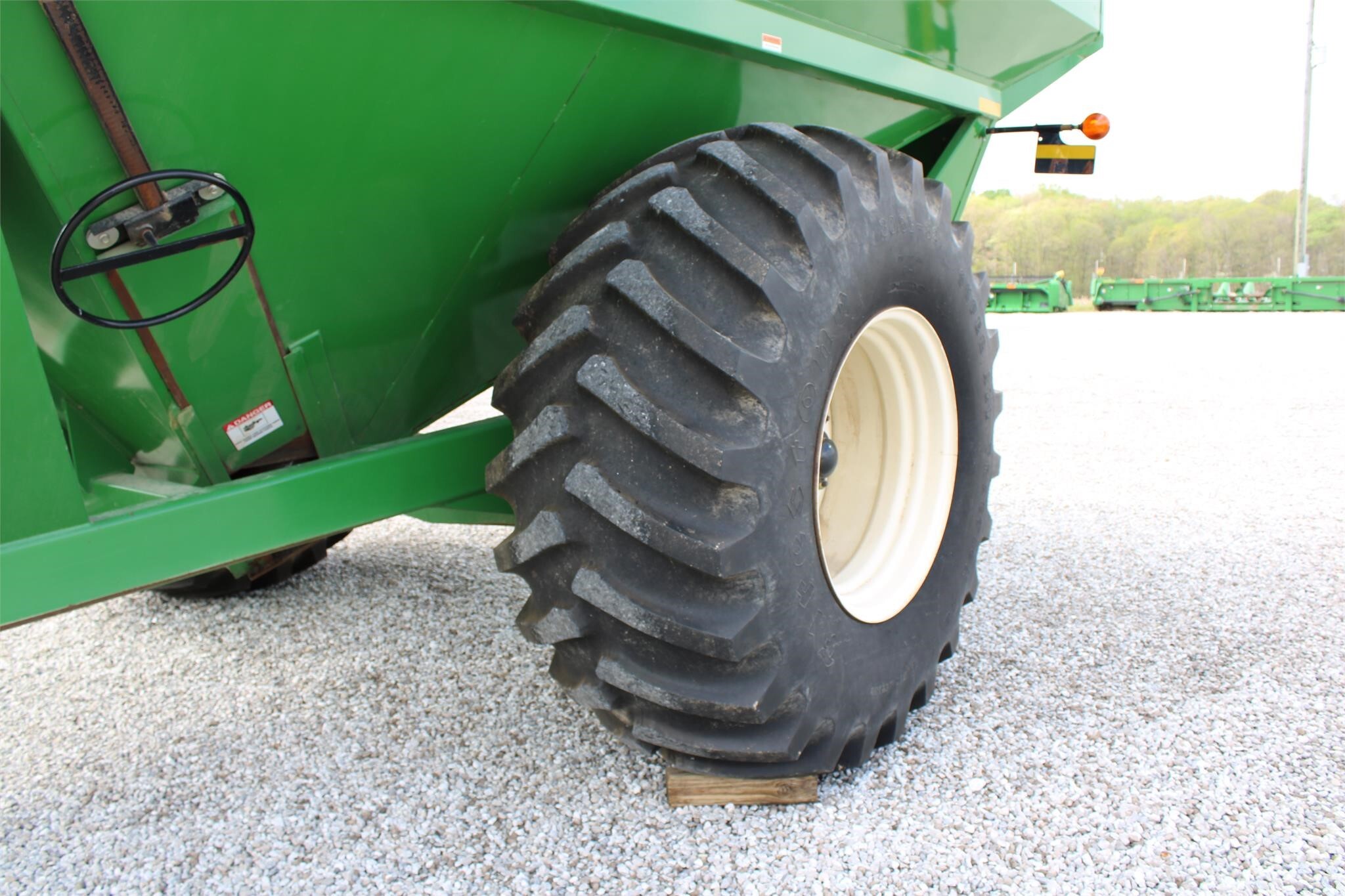  J&M 875-18 Grain Cart