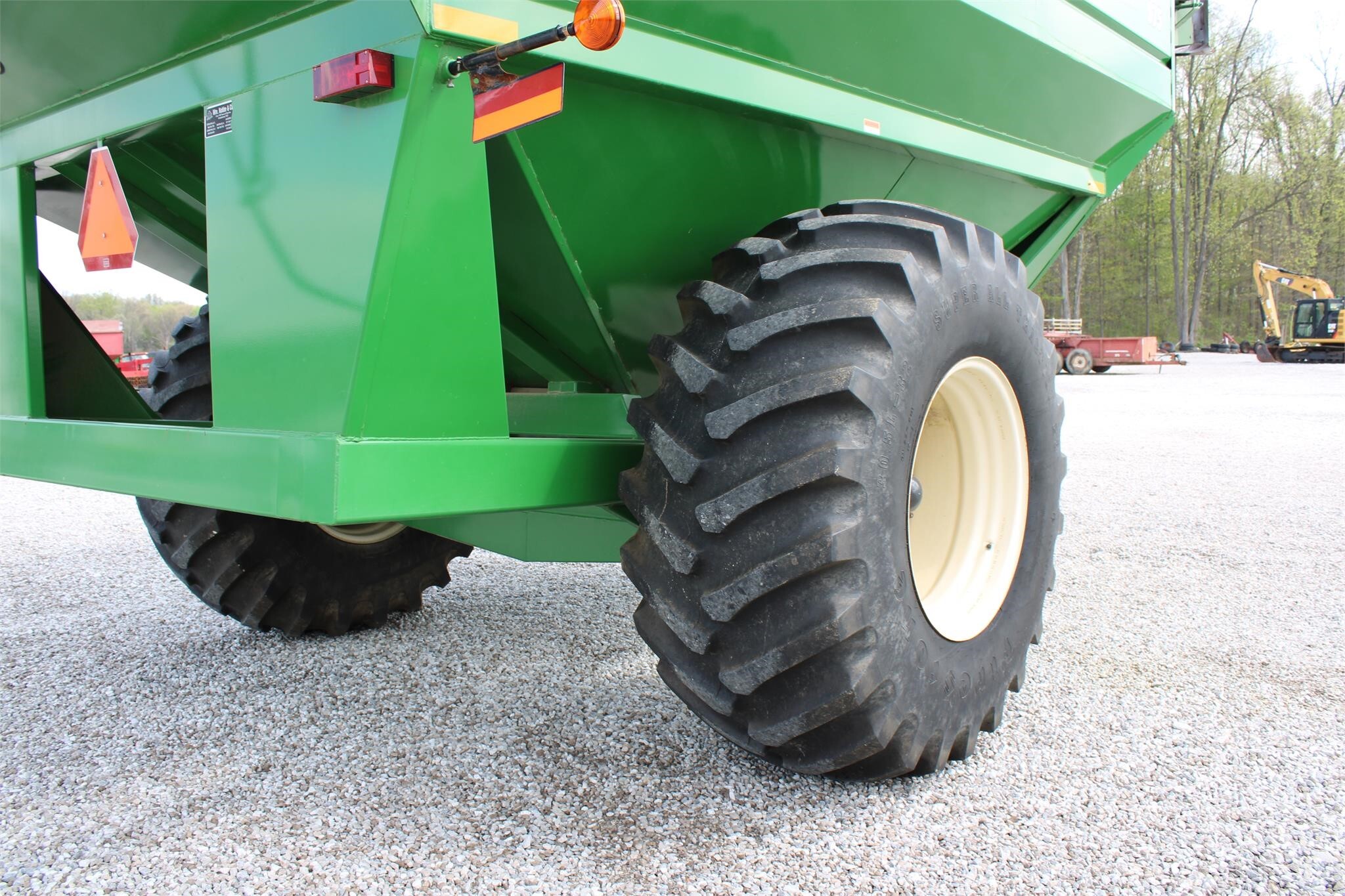  J&M 875-18 Grain Cart